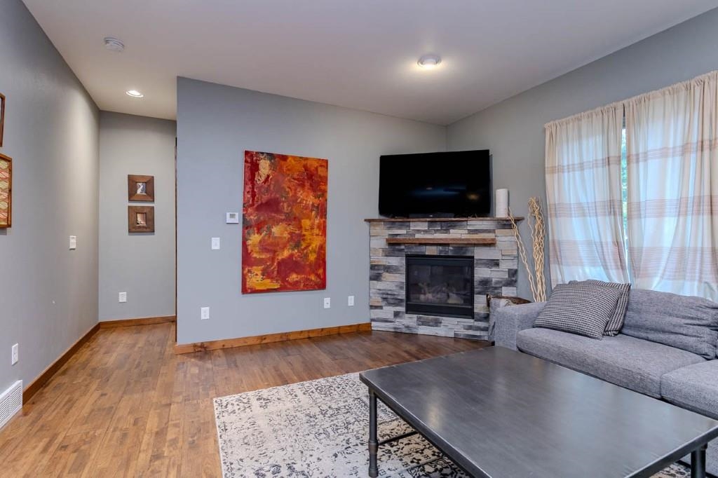 6402 DOMINIKA STREET