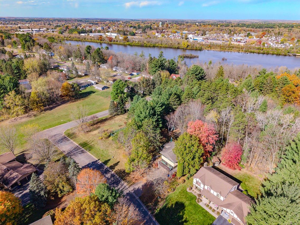 602 BRAMBLE WAY