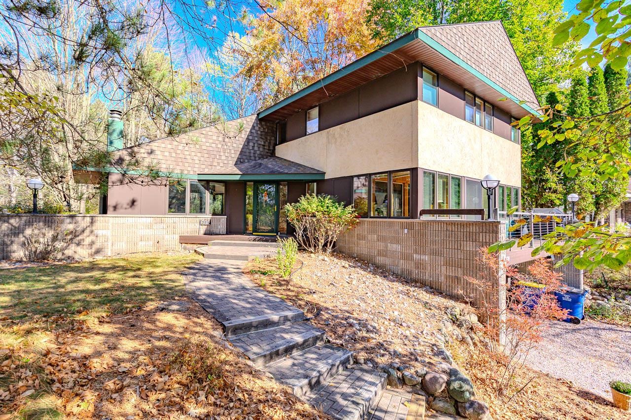 602 BRAMBLE WAY