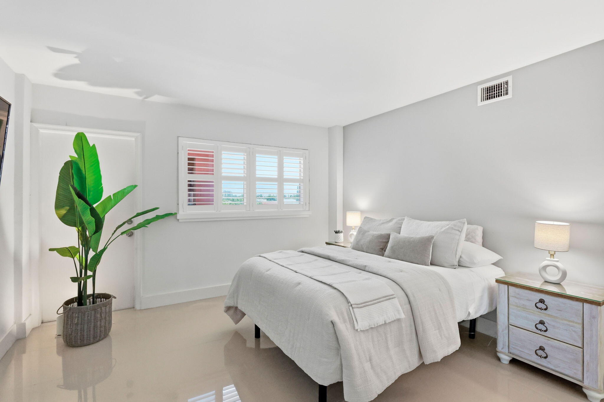 1040 BANYAN Road 504C