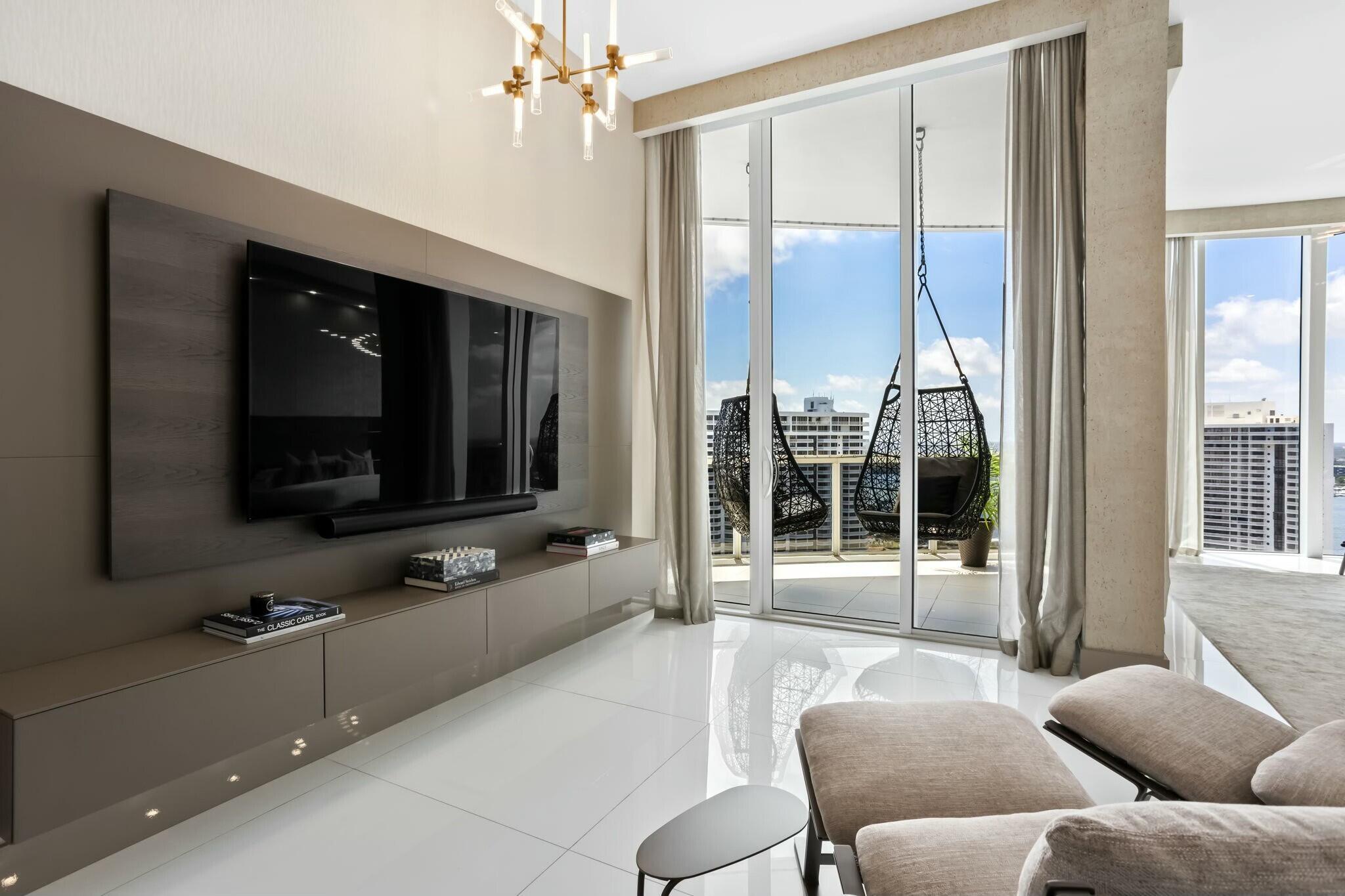 4100 Island Boulevard Ph-1