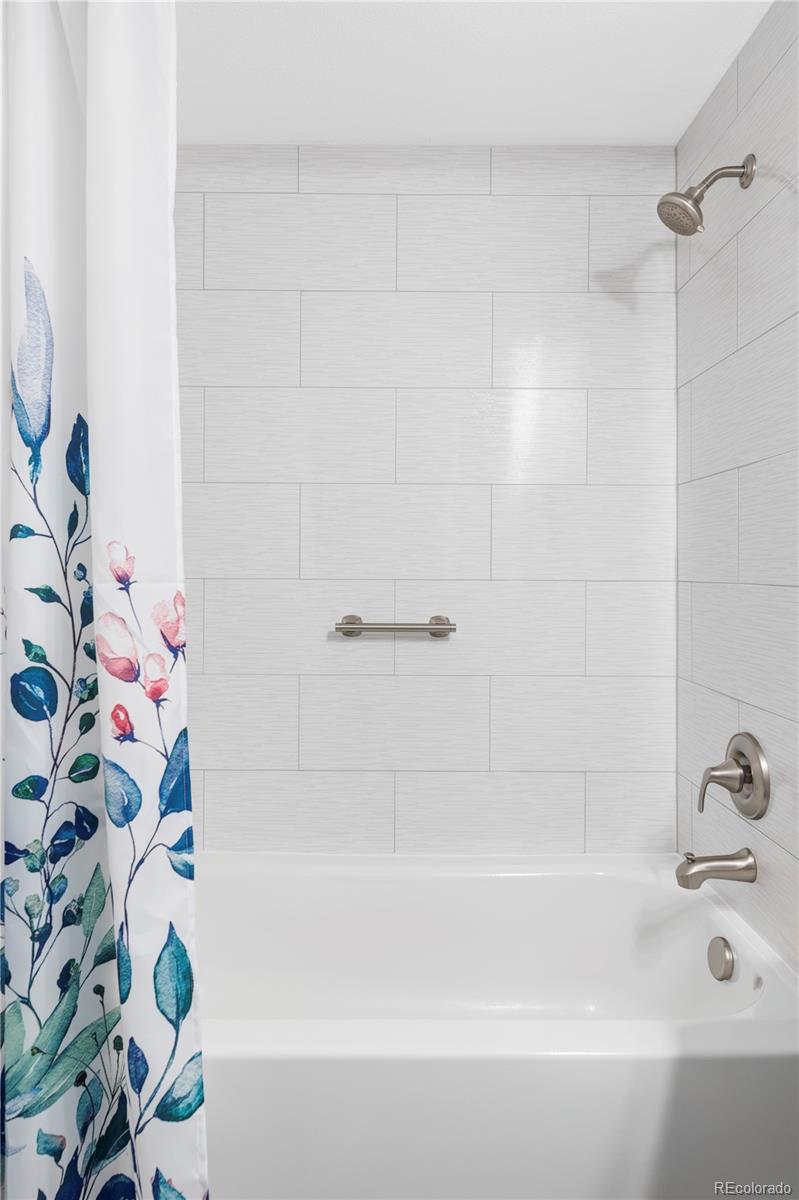 111 S Monroe Street Unit: B106