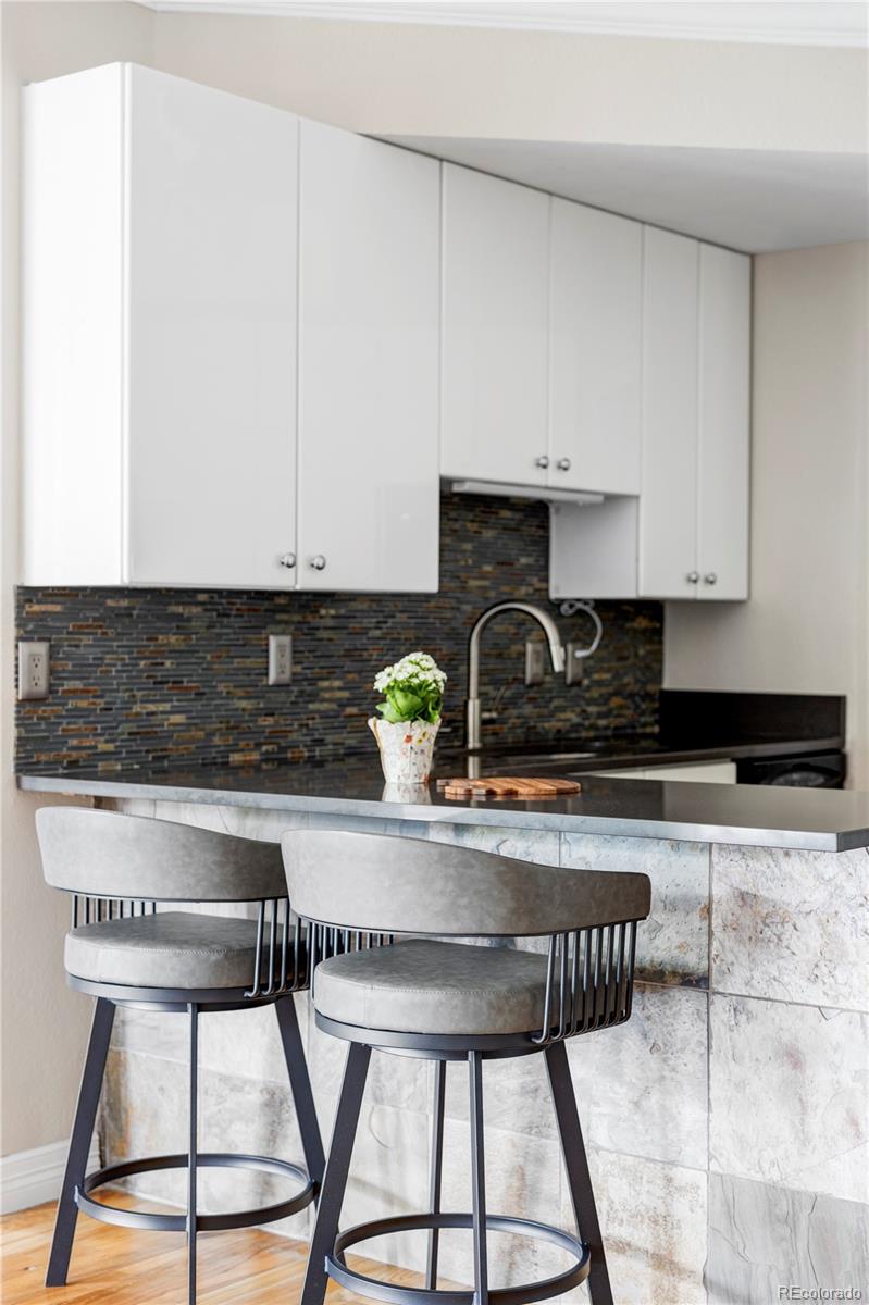 111 S Monroe Street Unit: B106