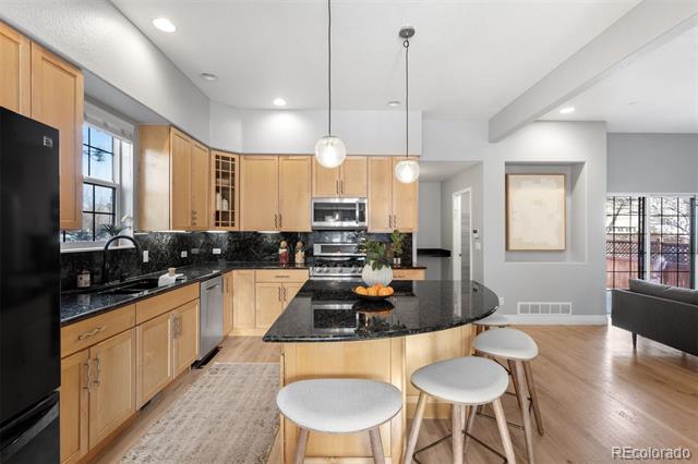 7303 E 8th Place