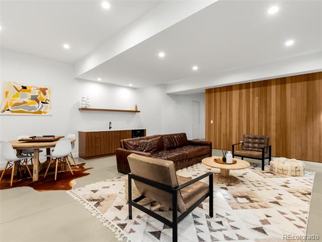1 S Forest Street