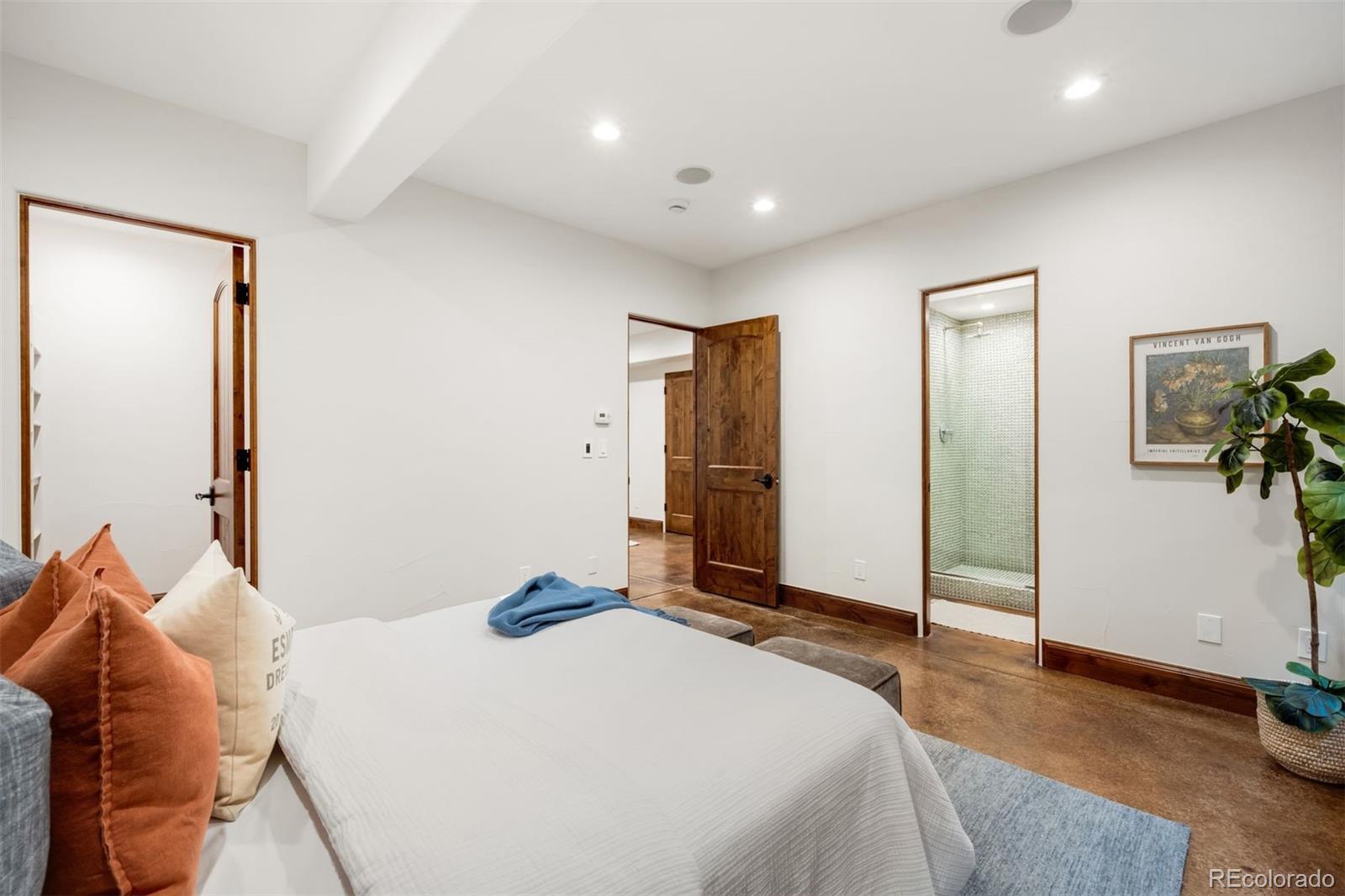 2435 S Milwaukee Street