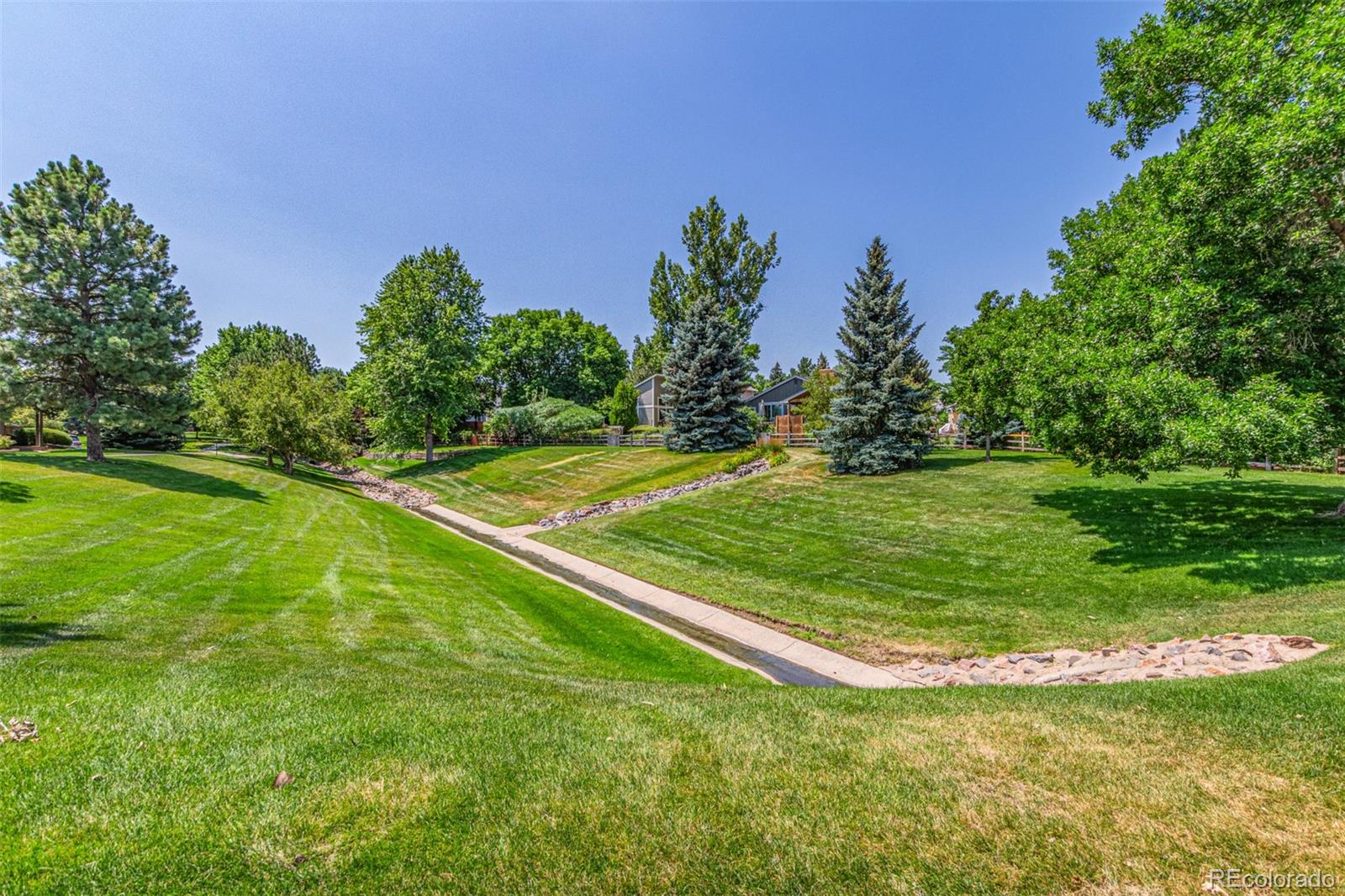 8039 E Phillips Circle