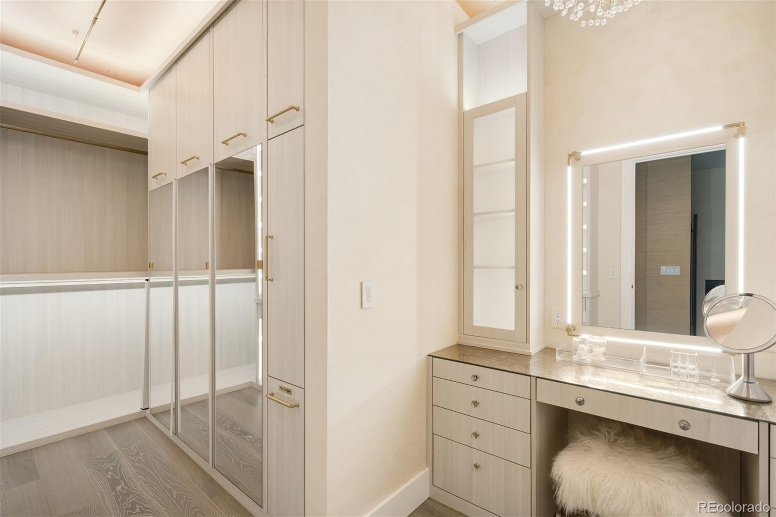 155 Steele Street Unit: 1215