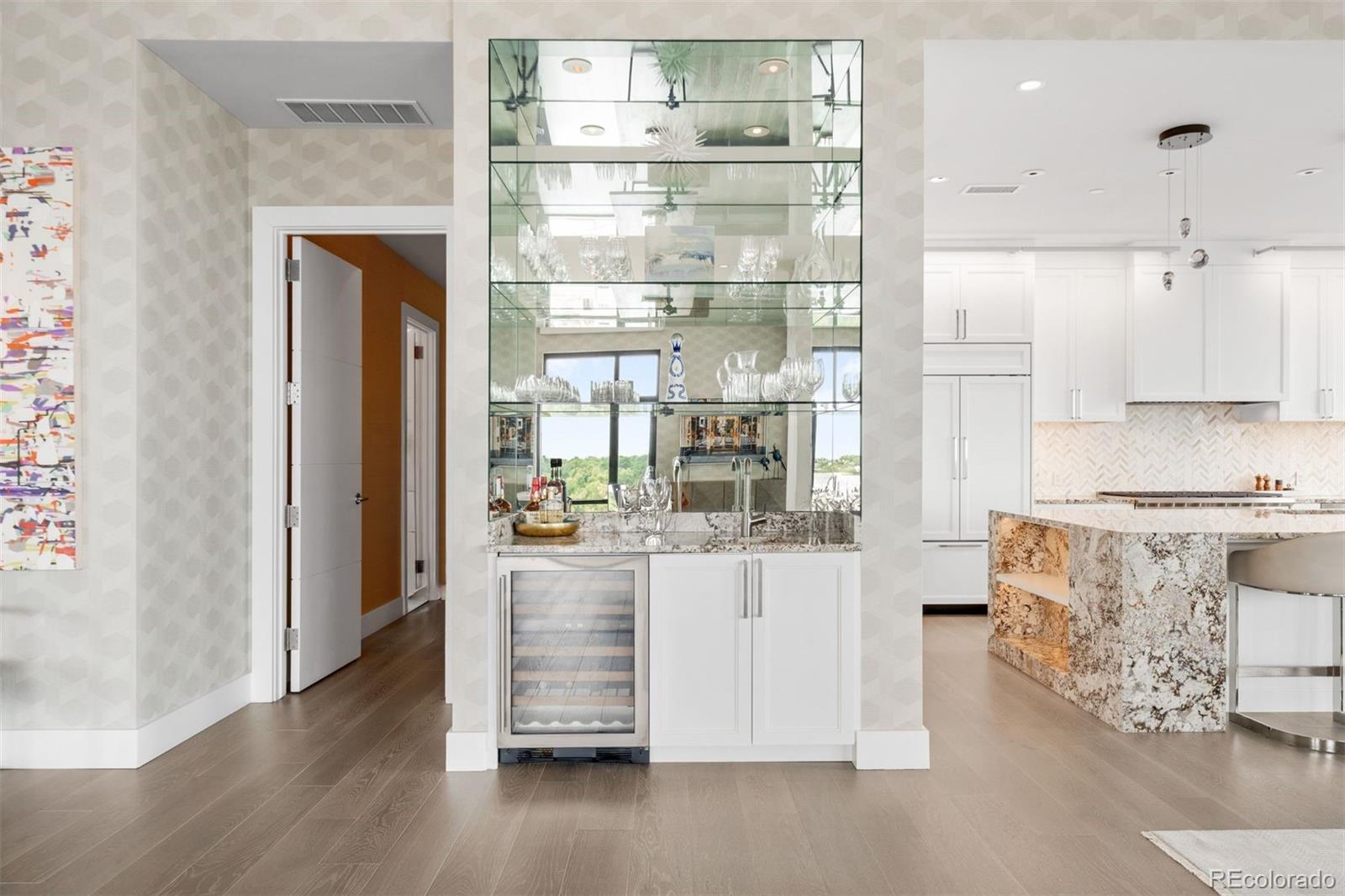 155 Steele Street Unit: 1215