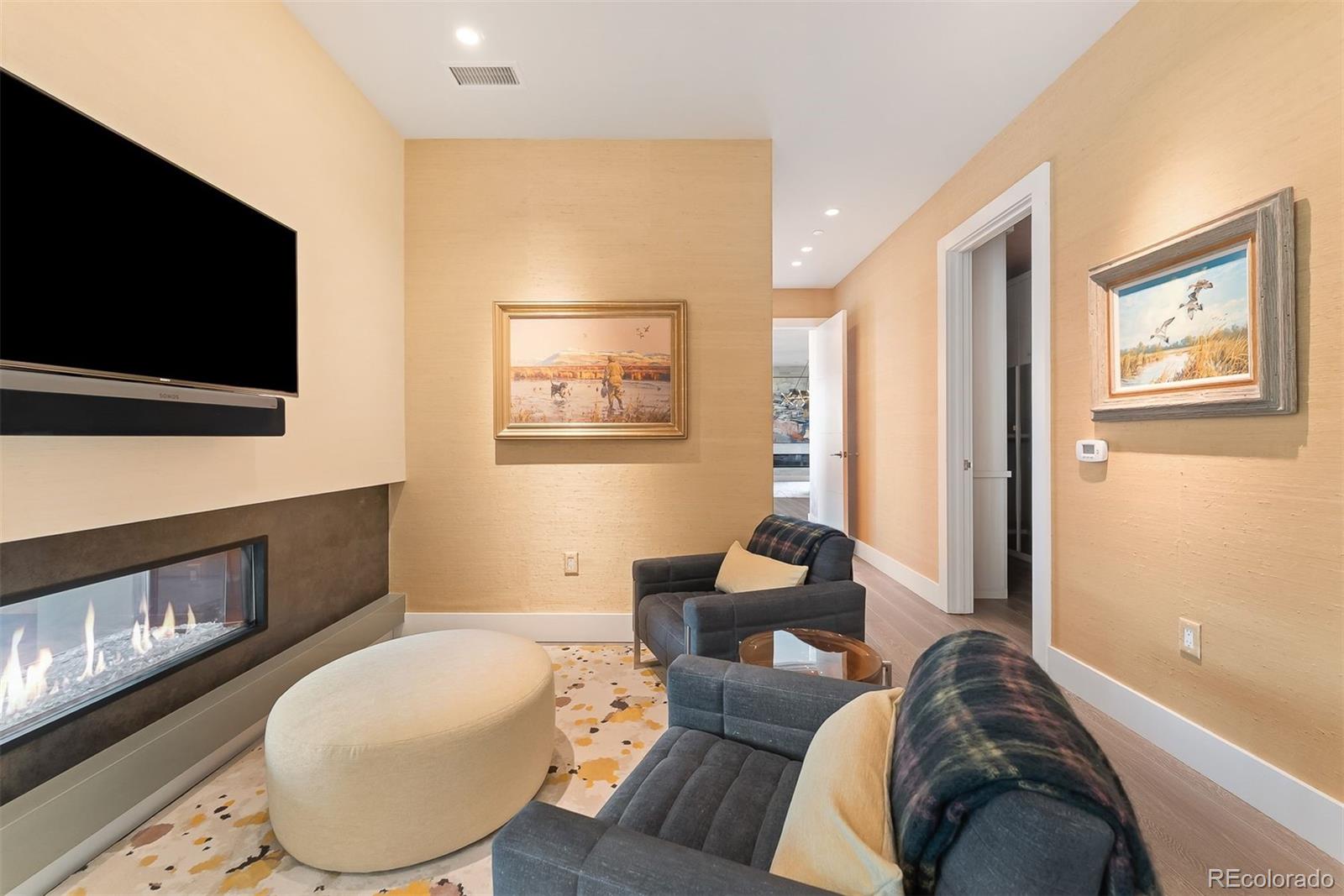 155 Steele Street Unit: 1215