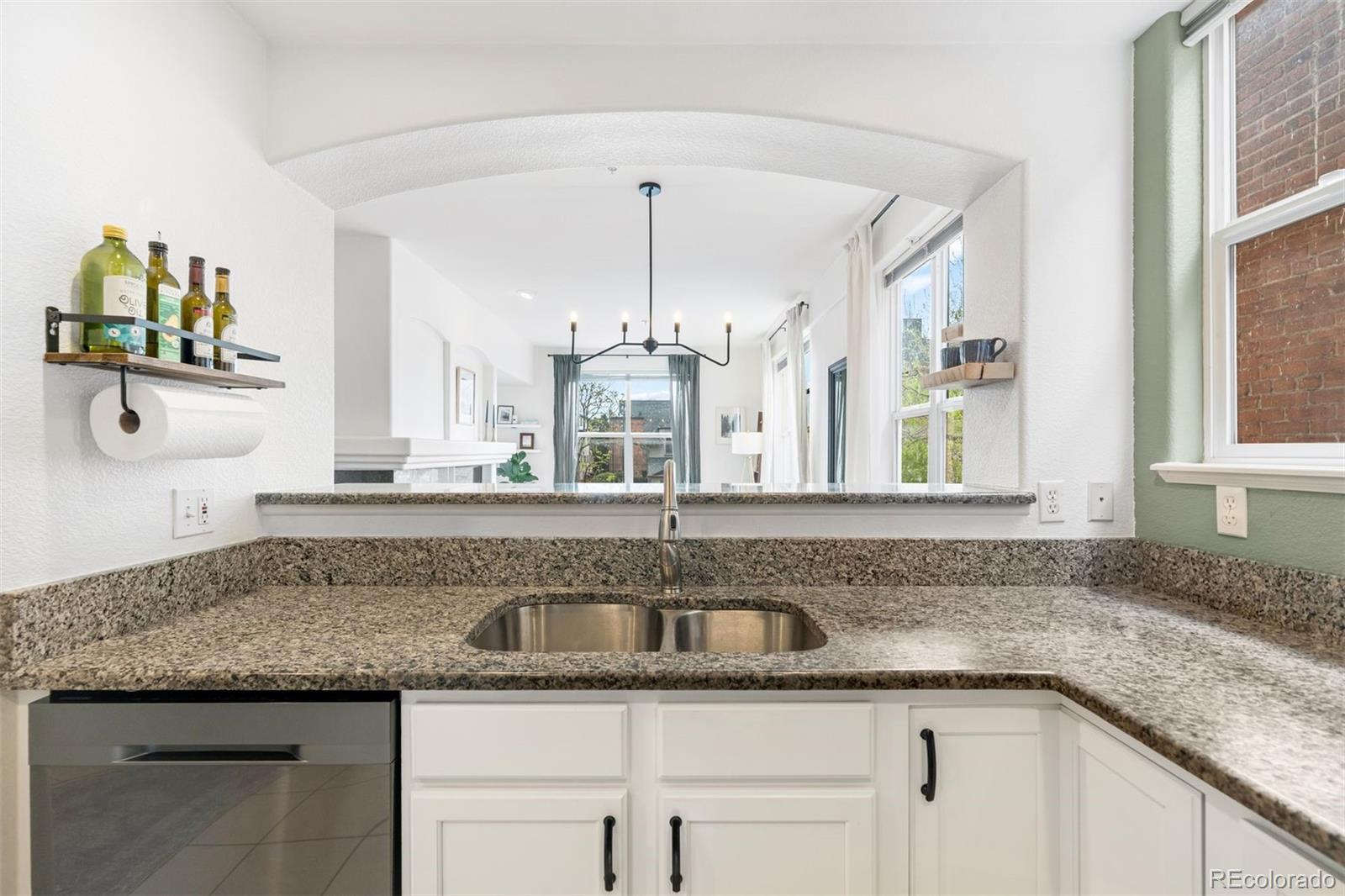 1727 N Pearl Street Unit: 204