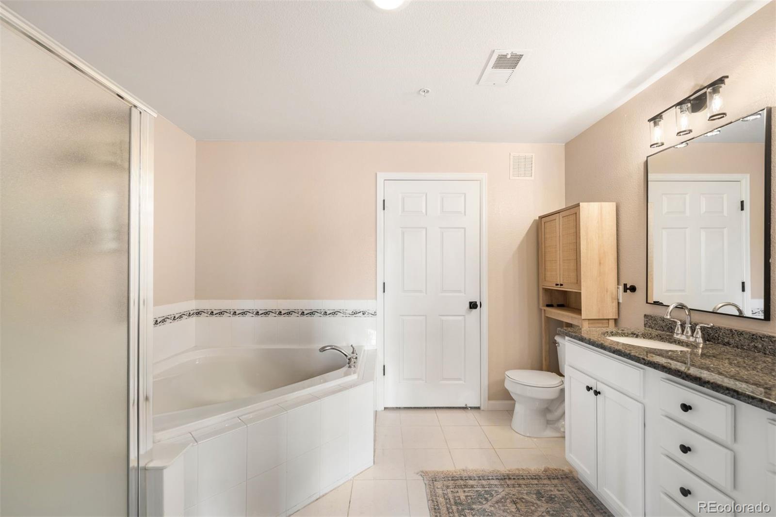 1727 N Pearl Street Unit: 204