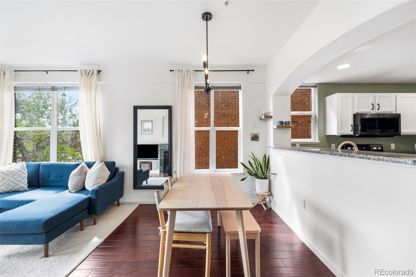 1727 N Pearl Street Unit: 204