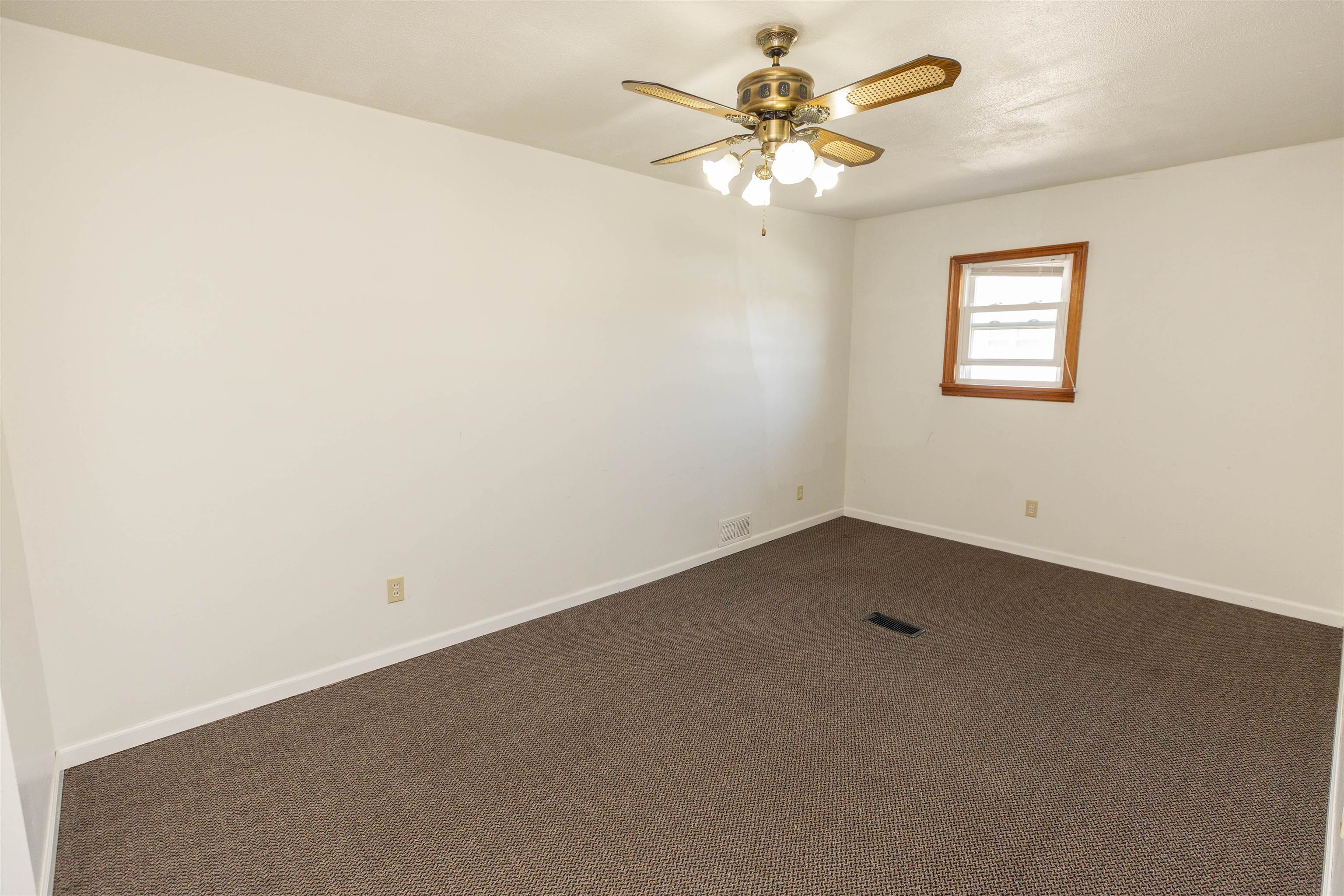 3708 E Lincolnway Highway