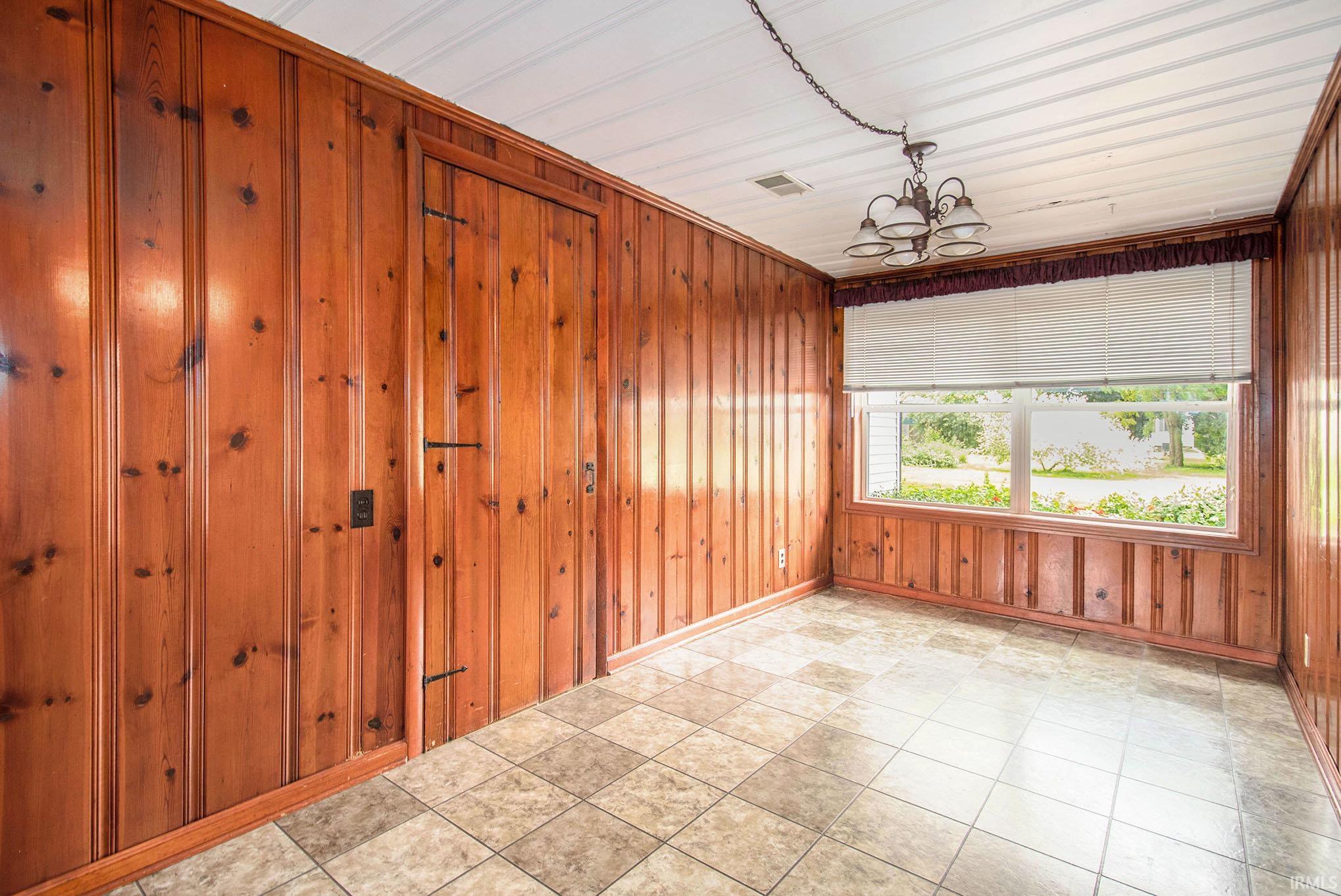 123 N Middleboro Avenue