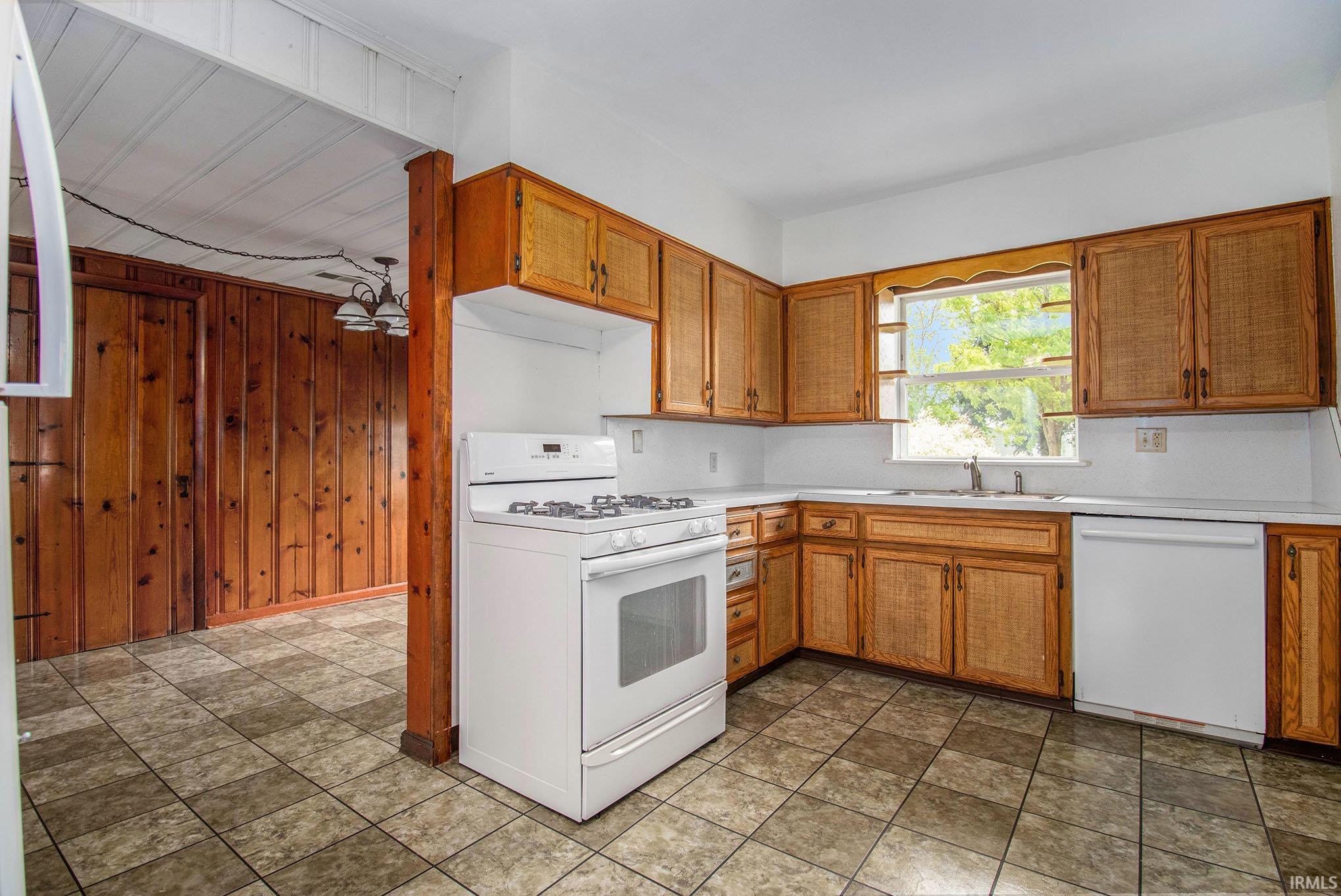 123 N Middleboro Avenue