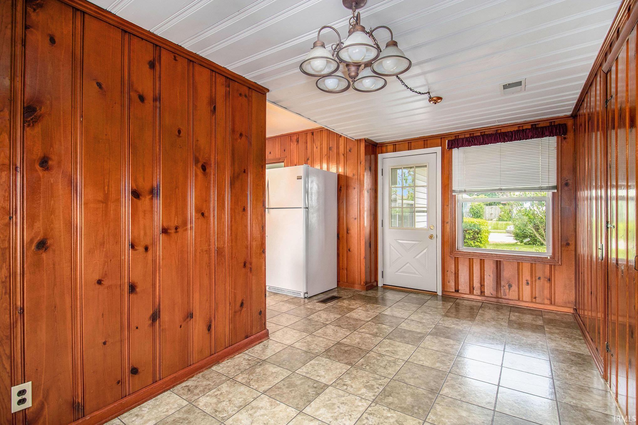 123 N Middleboro Avenue