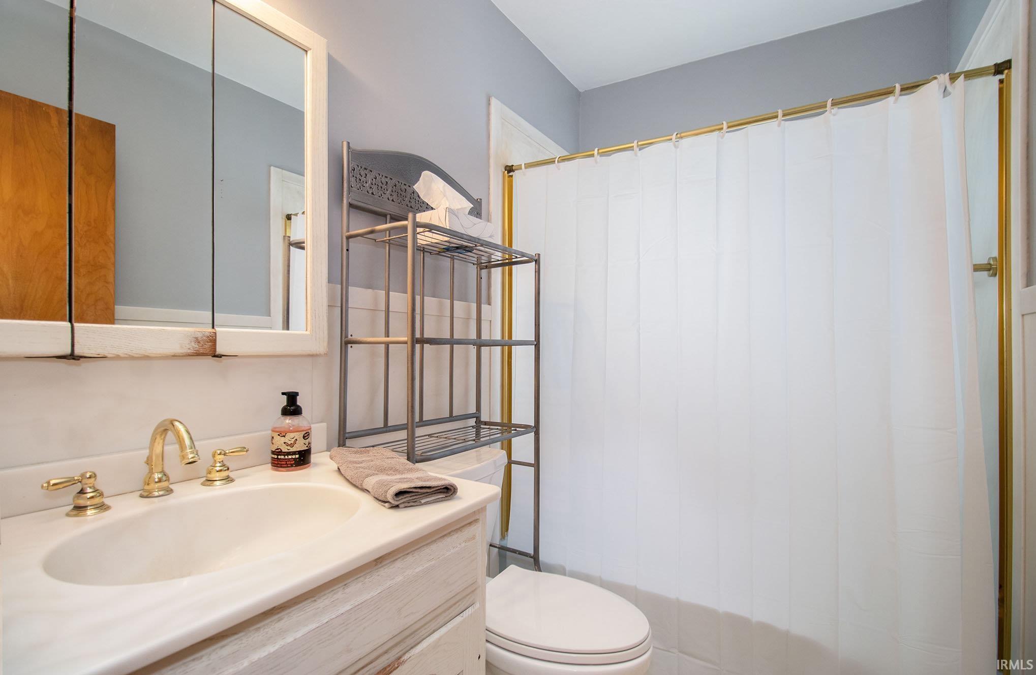 123 N Middleboro Avenue