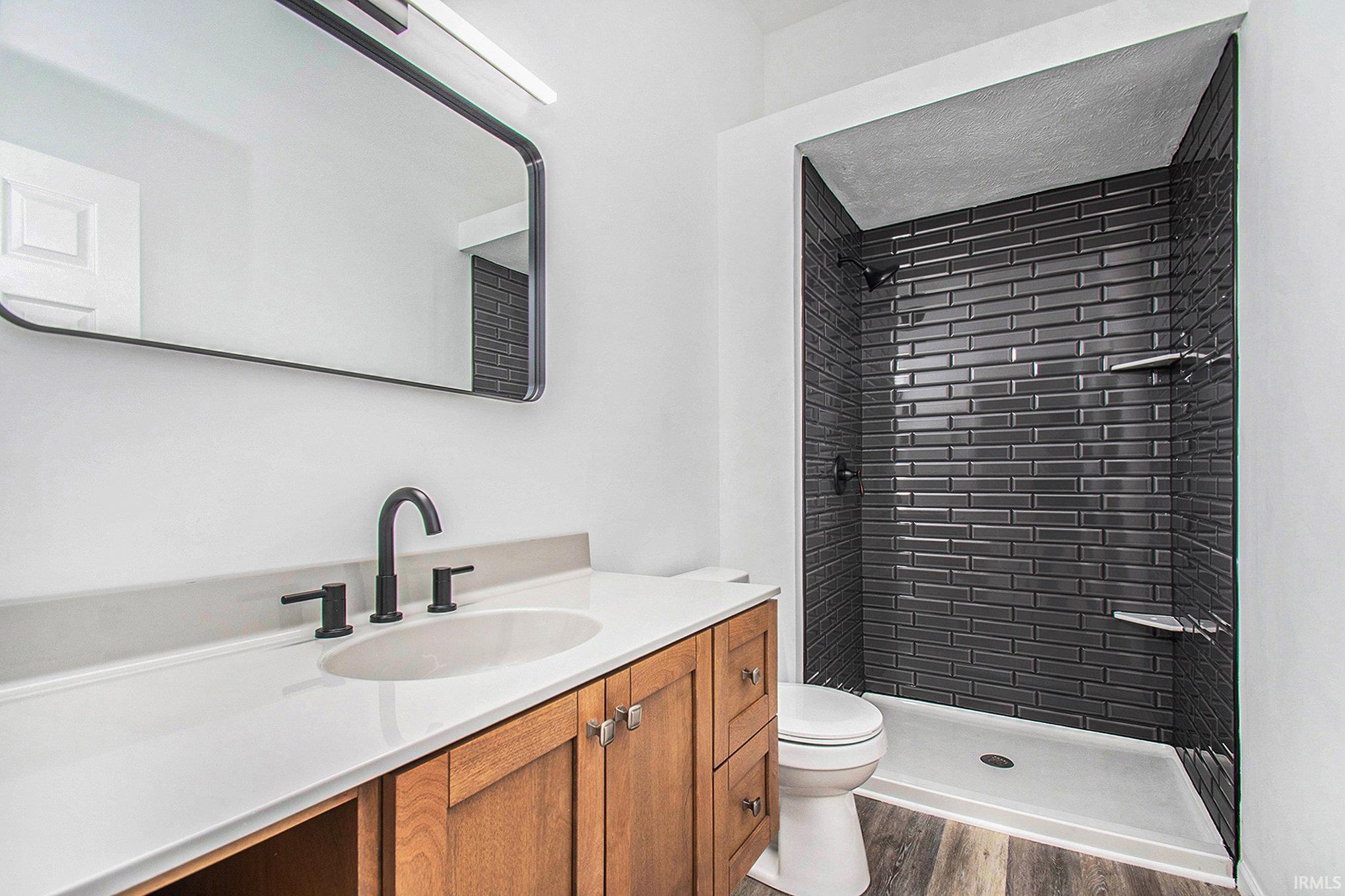 1050 E Andrews Court