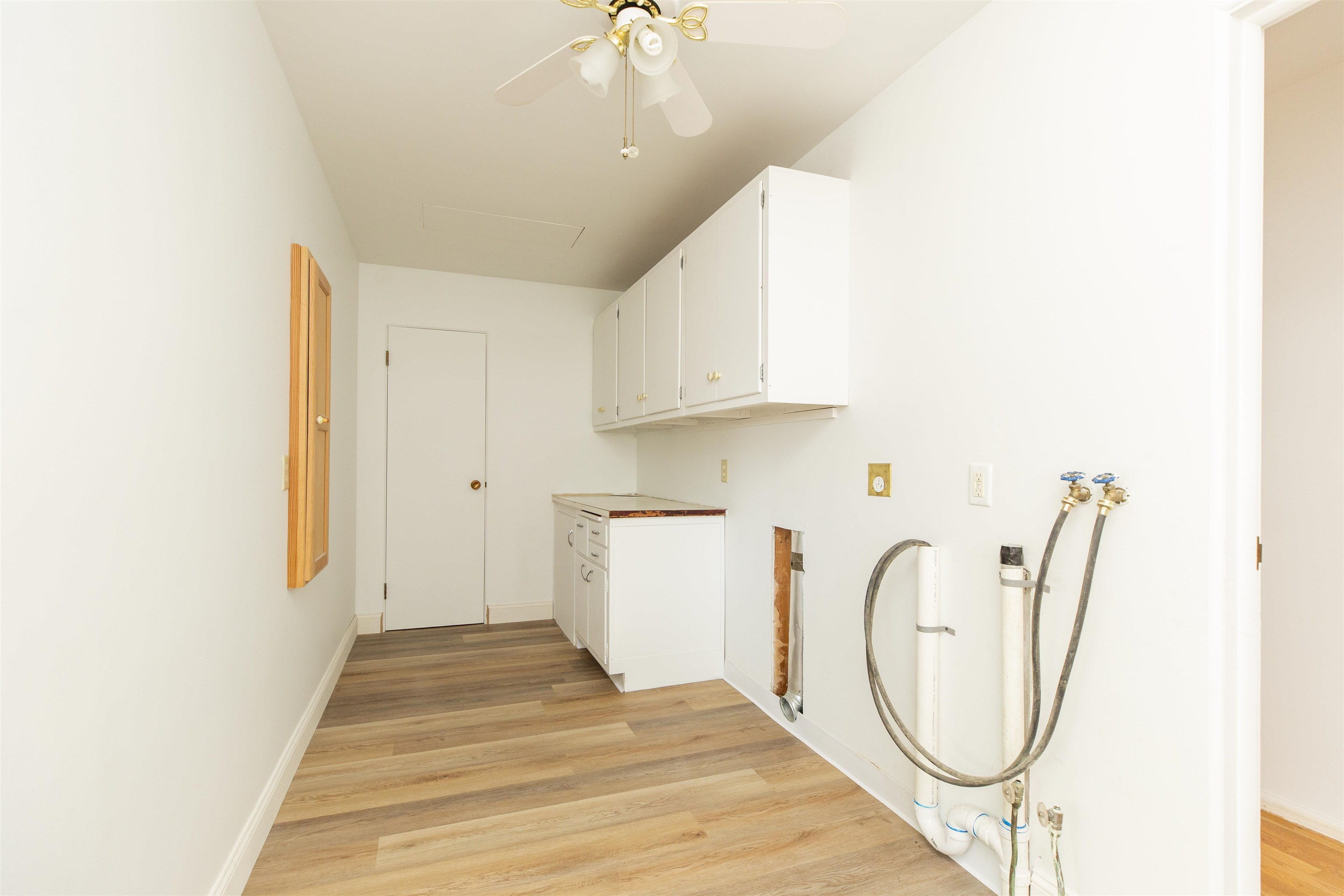 16128 Chandler Boulevard