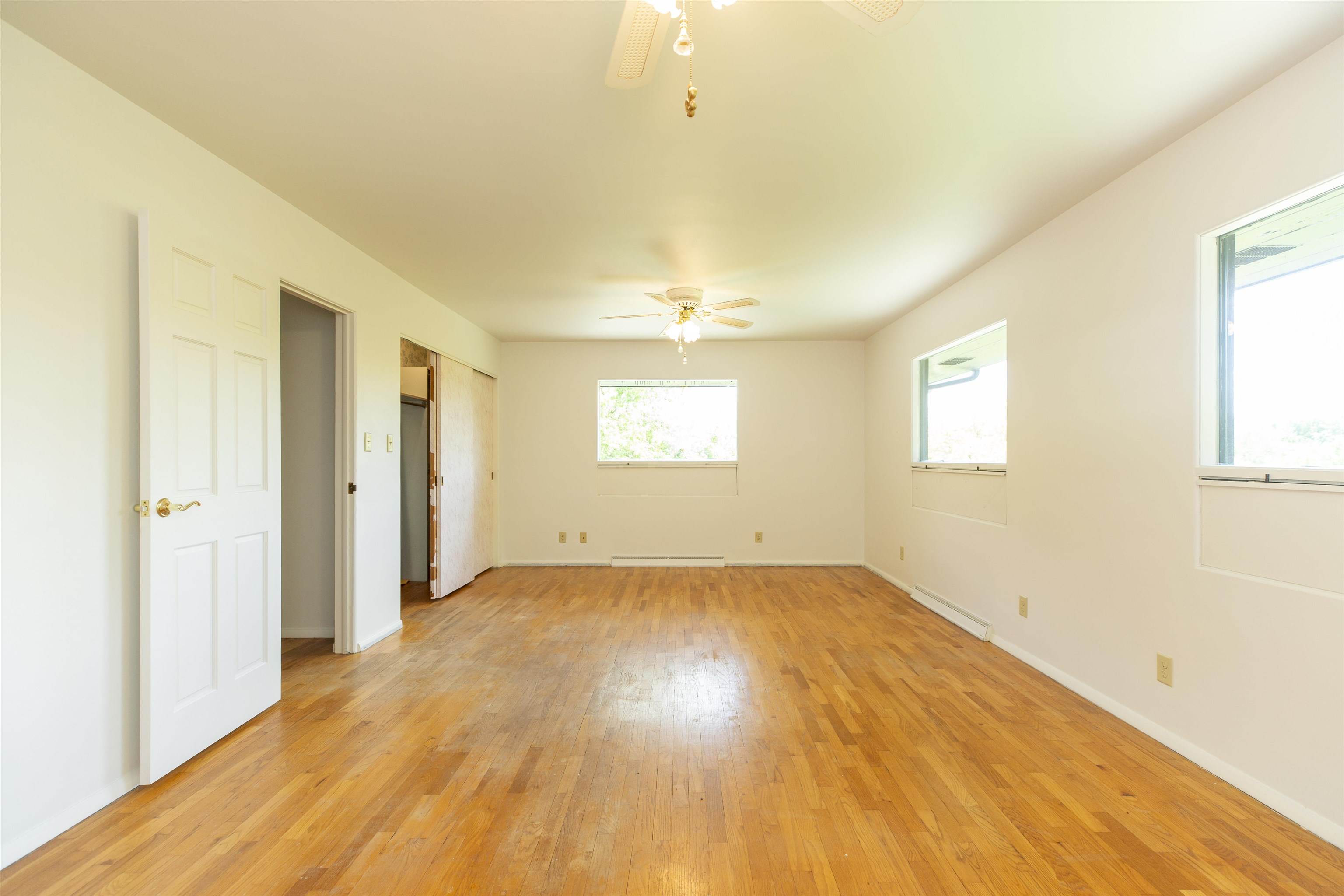 16128 Chandler Boulevard