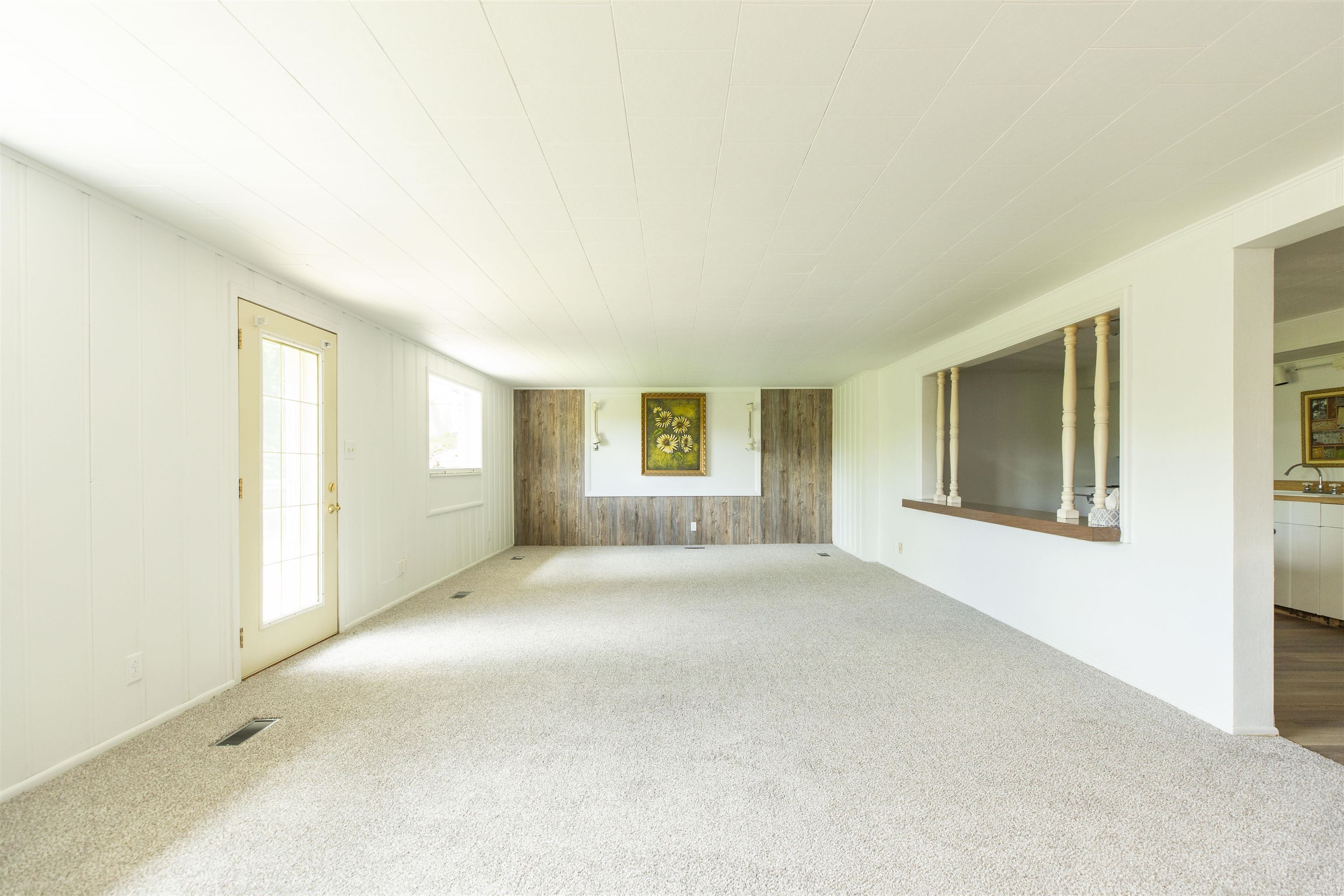 16128 Chandler Boulevard