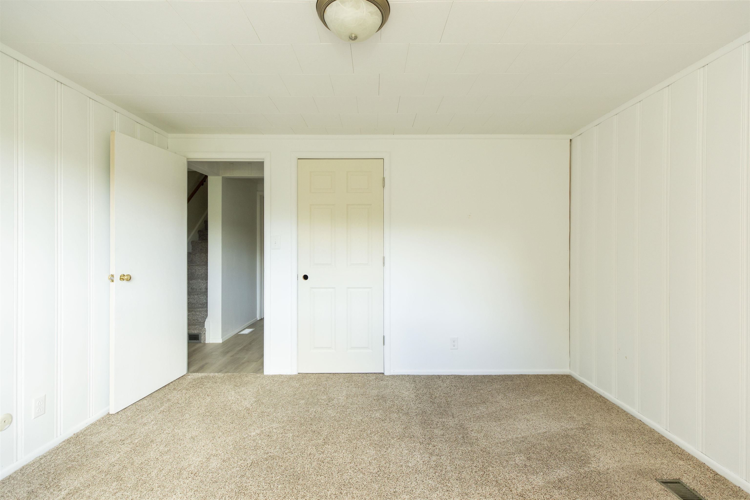 16128 Chandler Boulevard