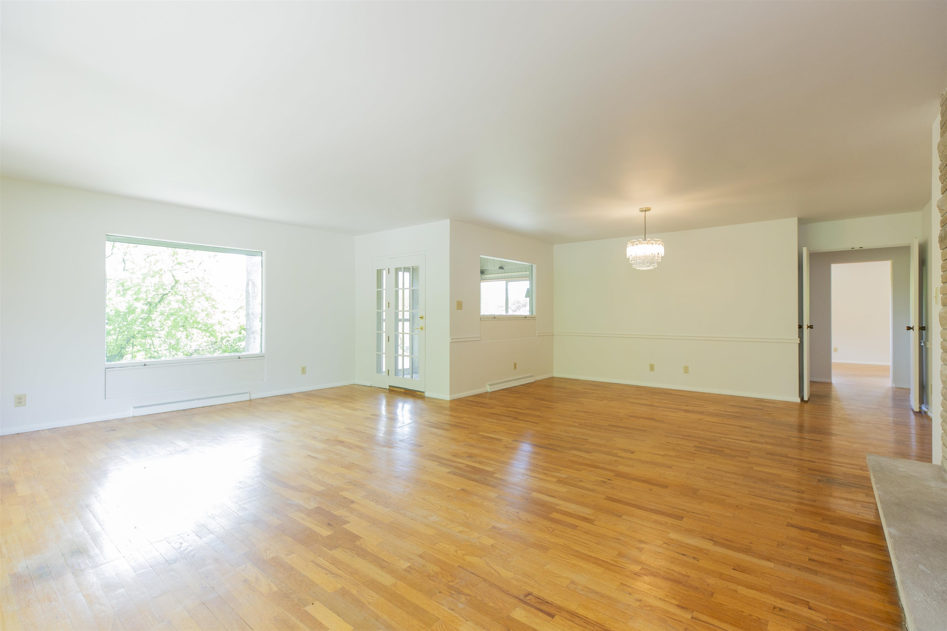 16128 Chandler Boulevard