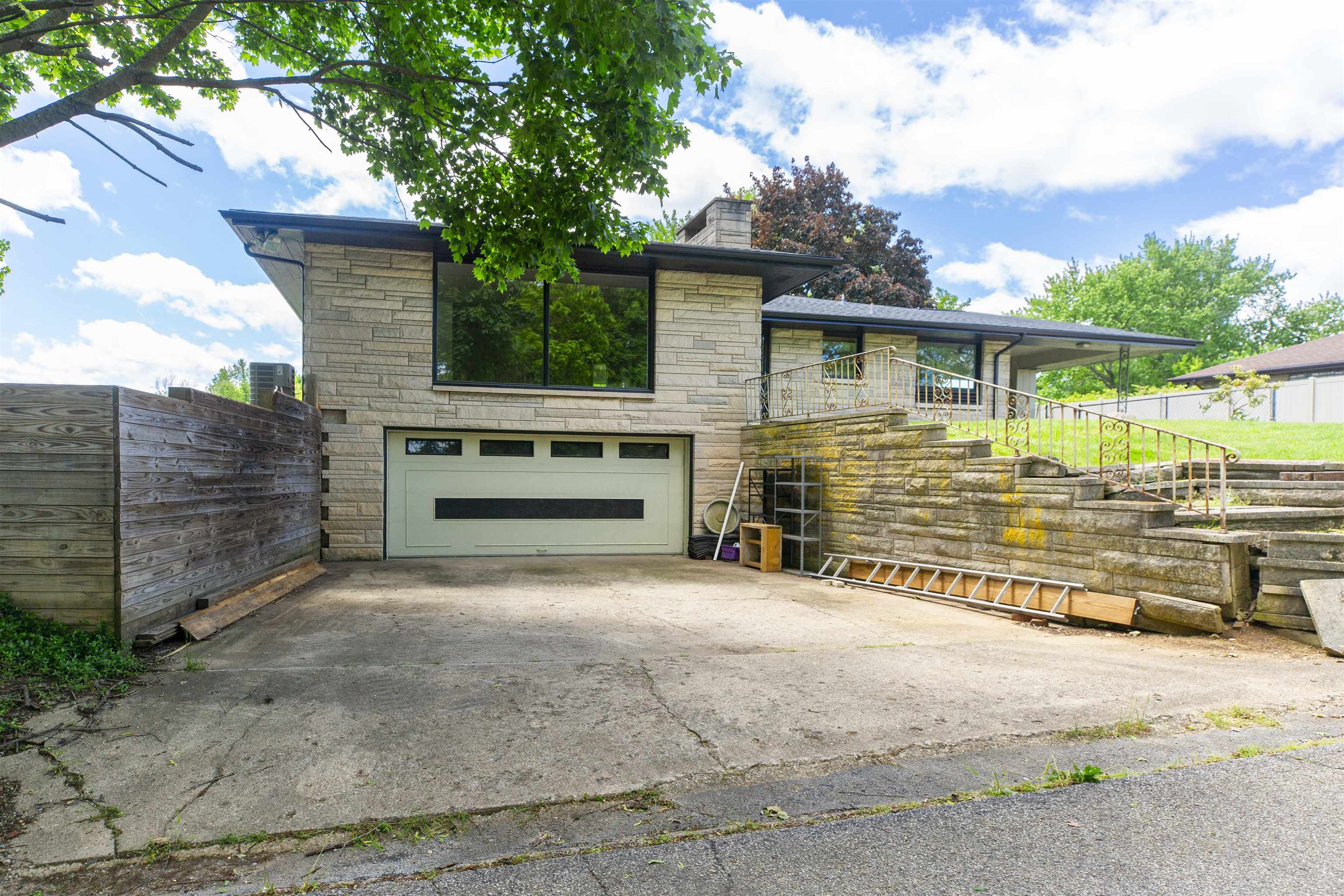 16128 Chandler Boulevard