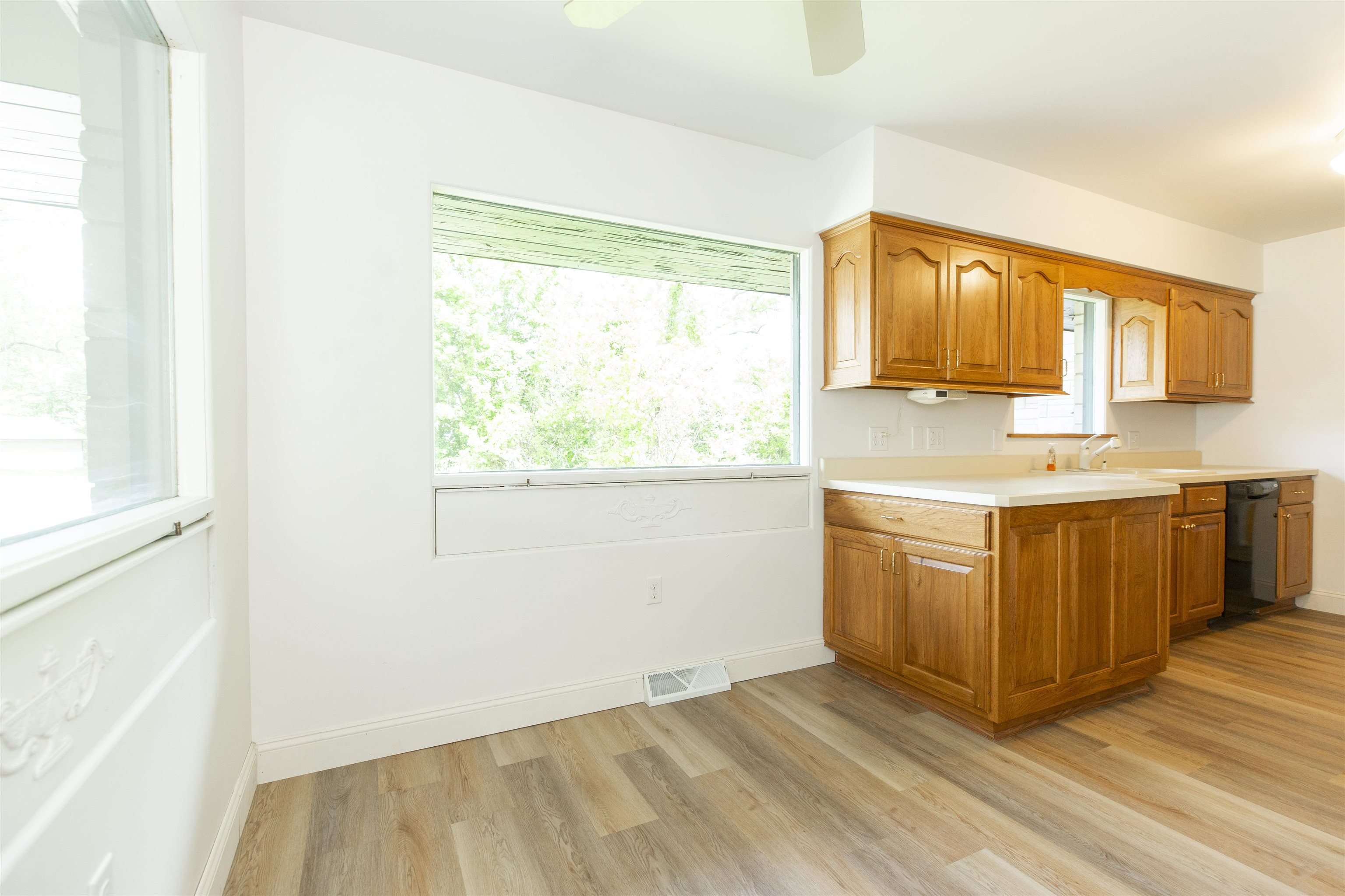 16128 Chandler Boulevard