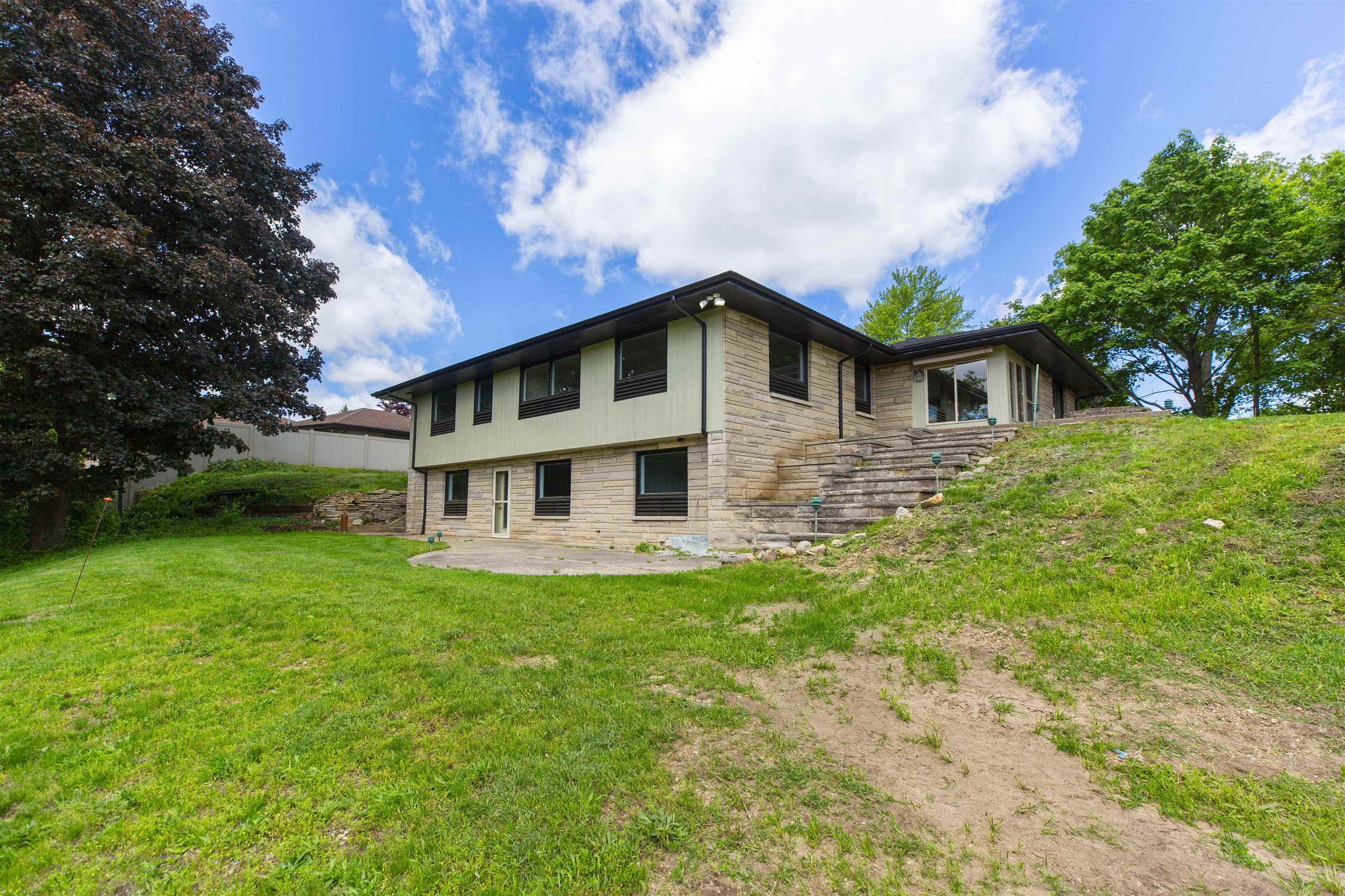 16128 Chandler Boulevard