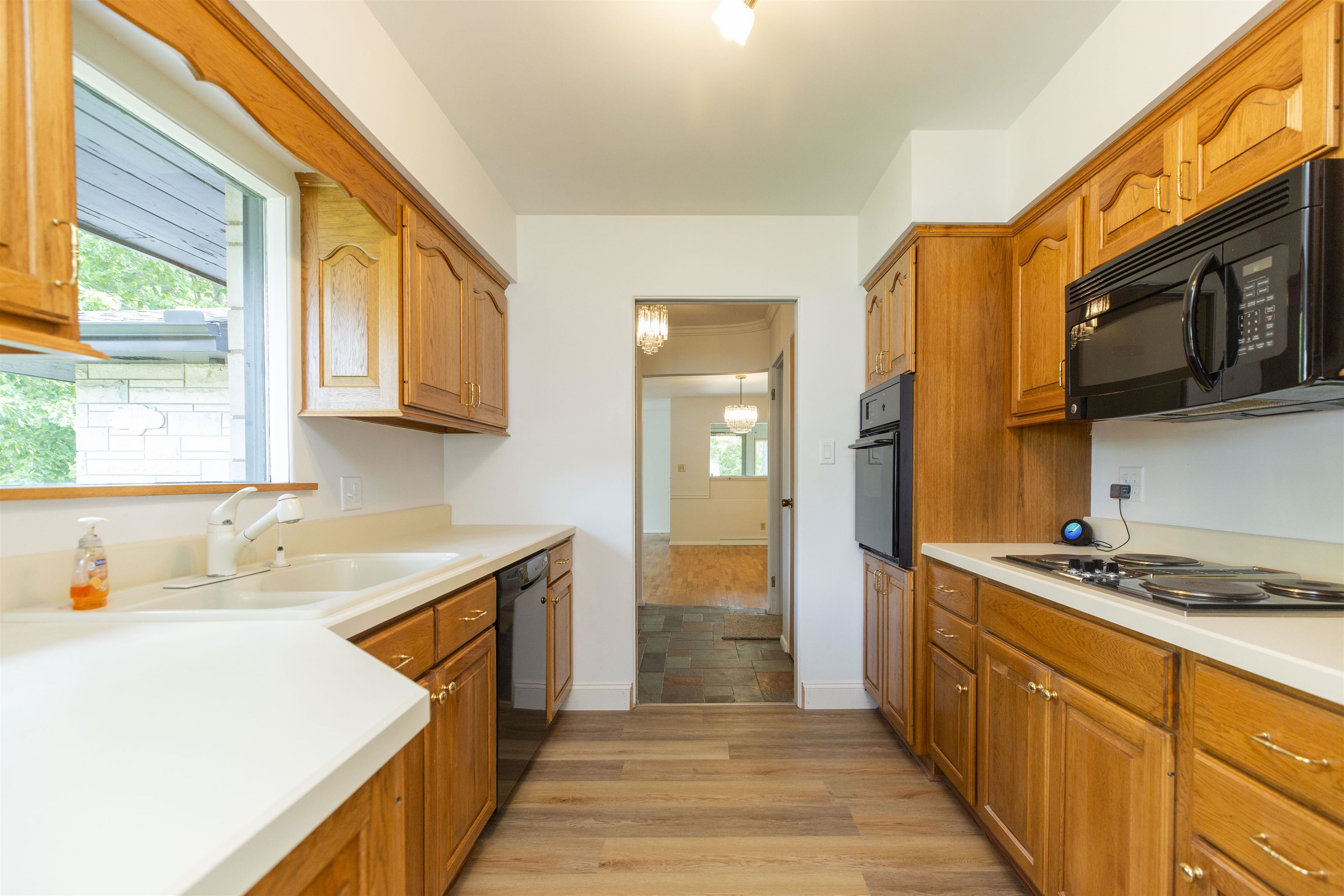 16128 Chandler Boulevard