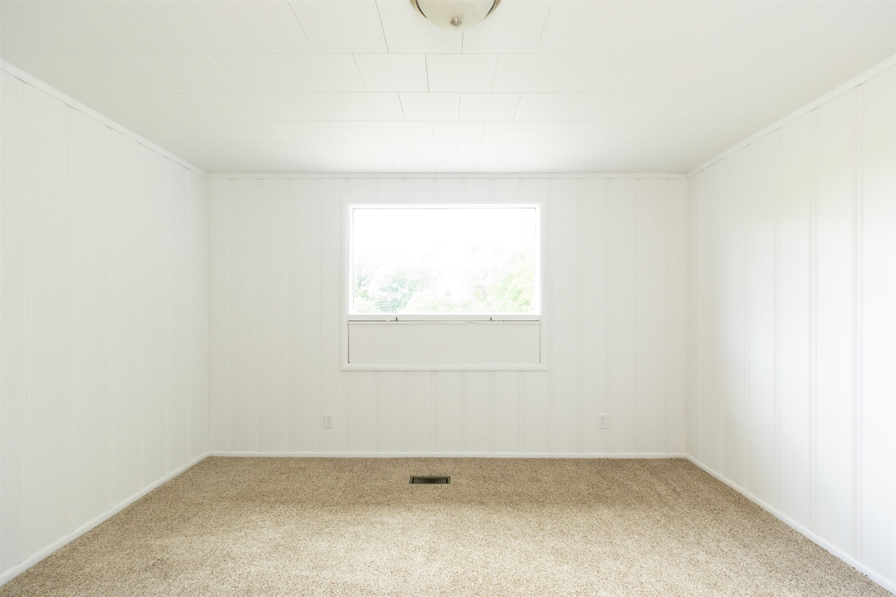 16128 Chandler Boulevard