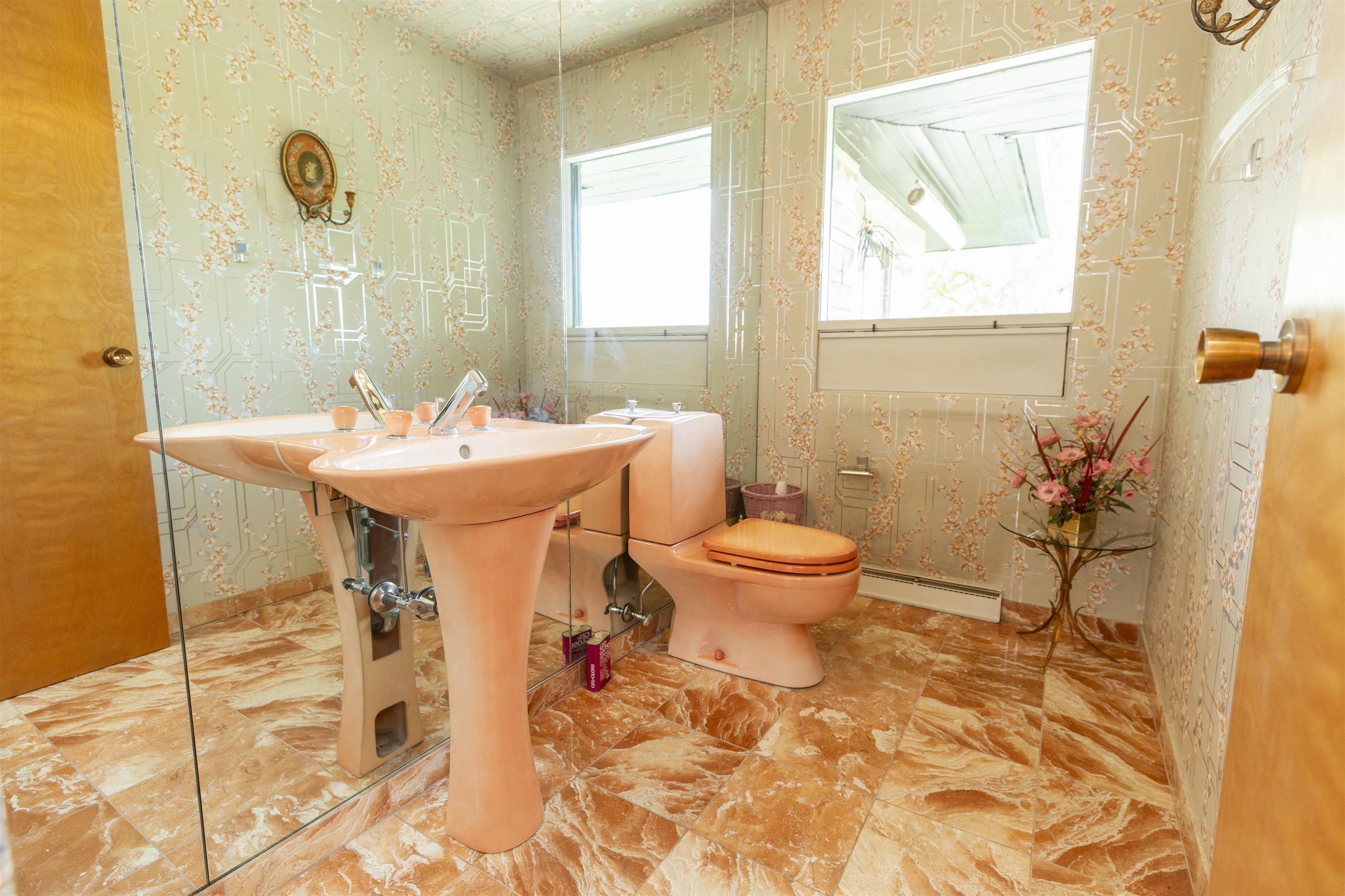 16128 Chandler Boulevard