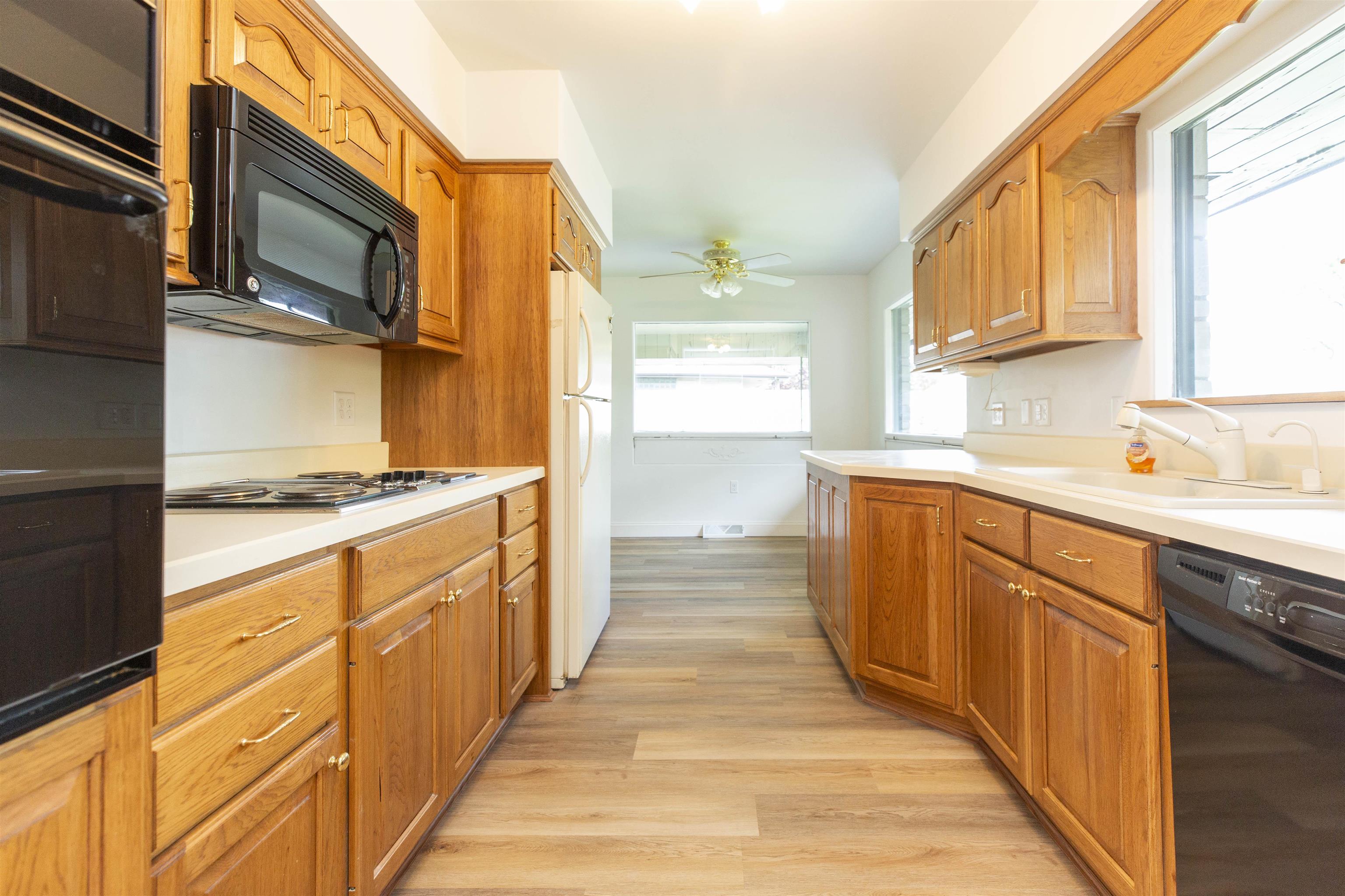 16128 Chandler Boulevard