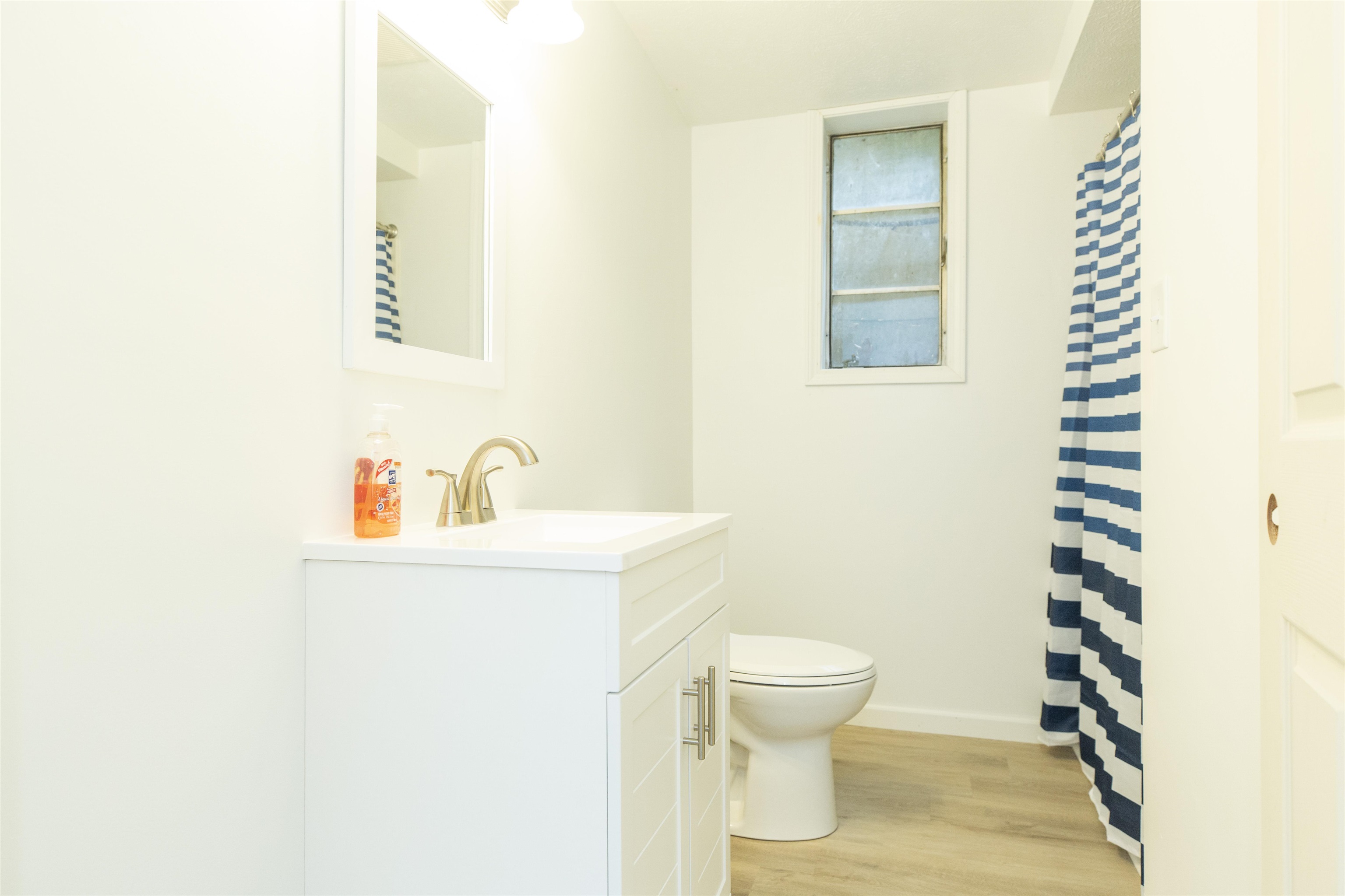 16128 Chandler Boulevard