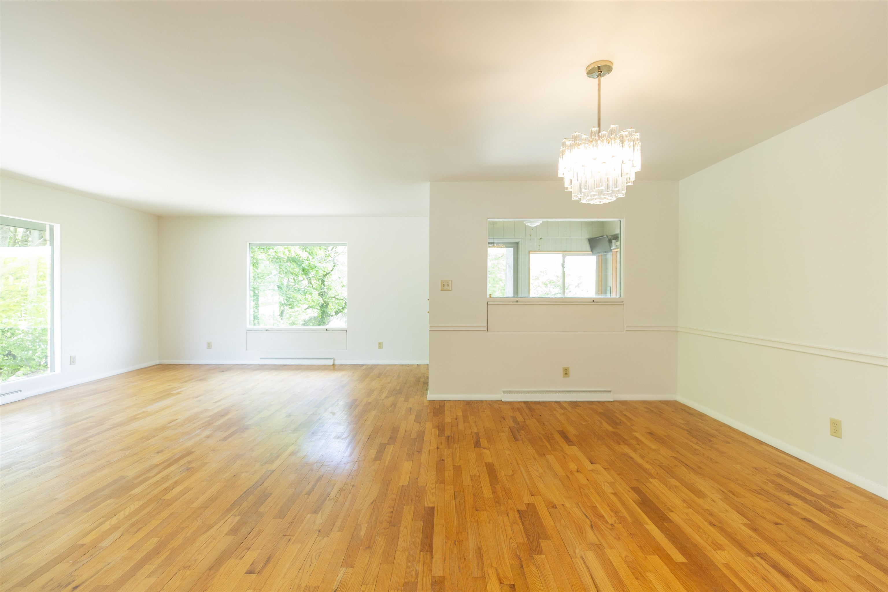 16128 Chandler Boulevard