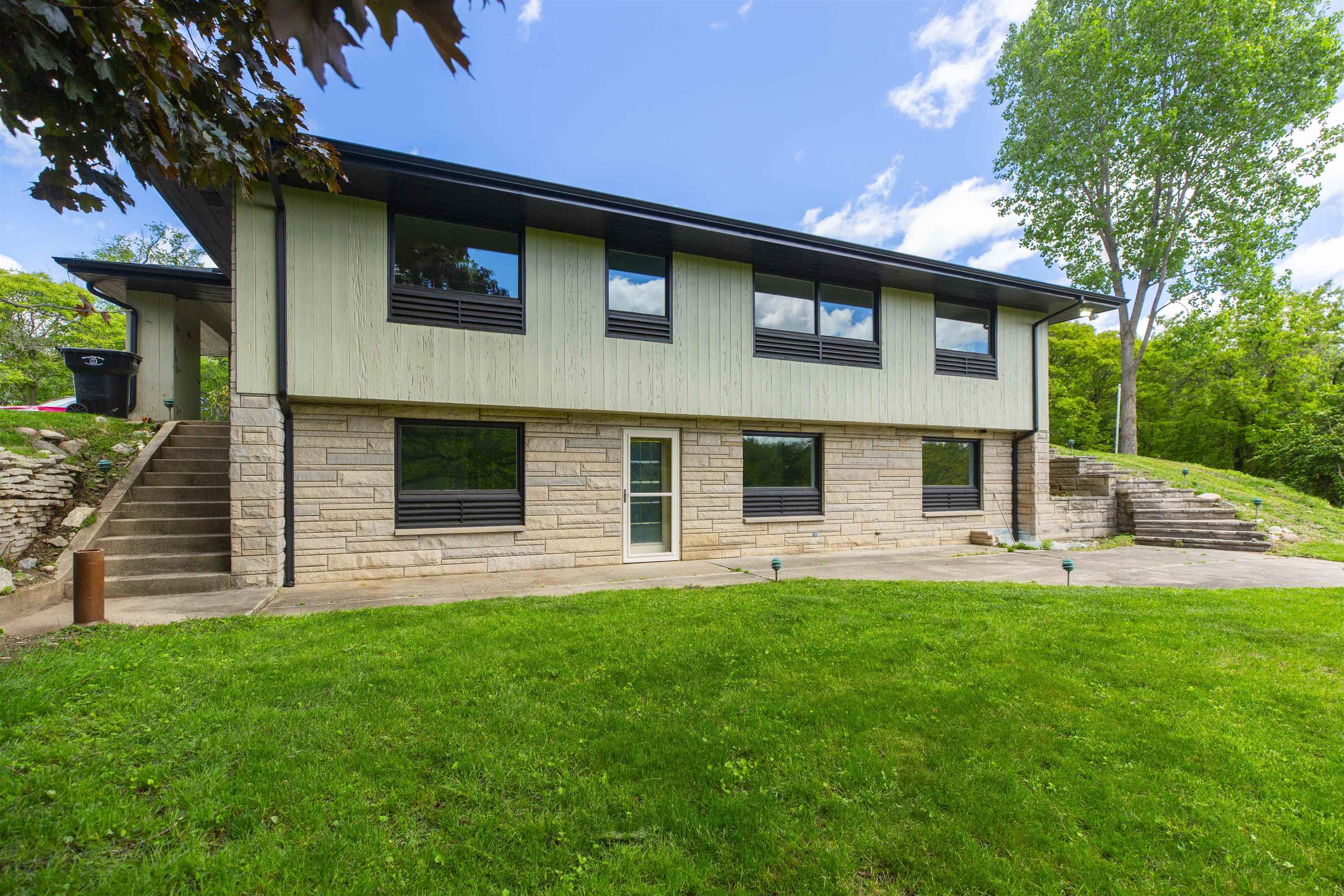 16128 Chandler Boulevard