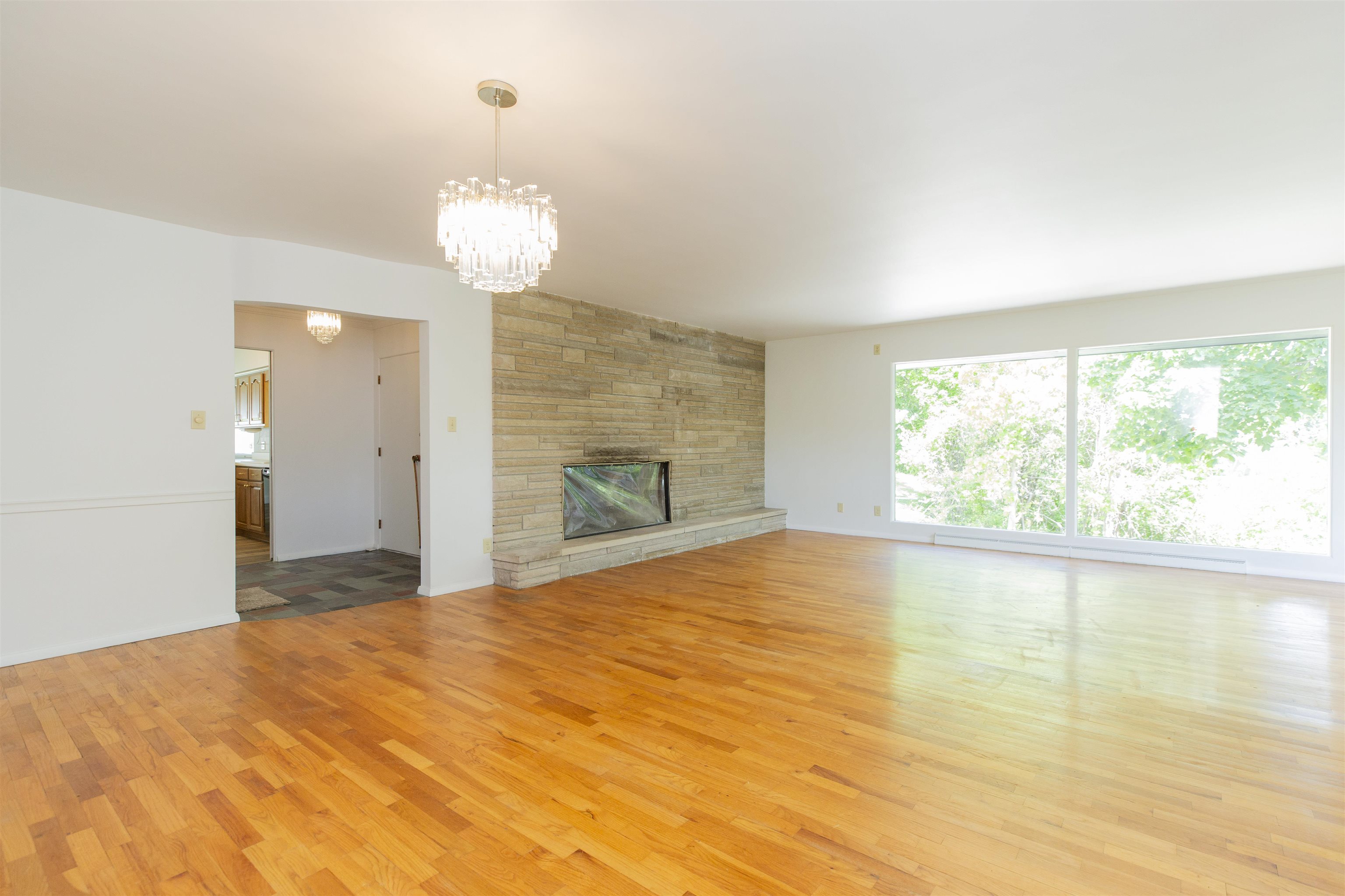 16128 Chandler Boulevard