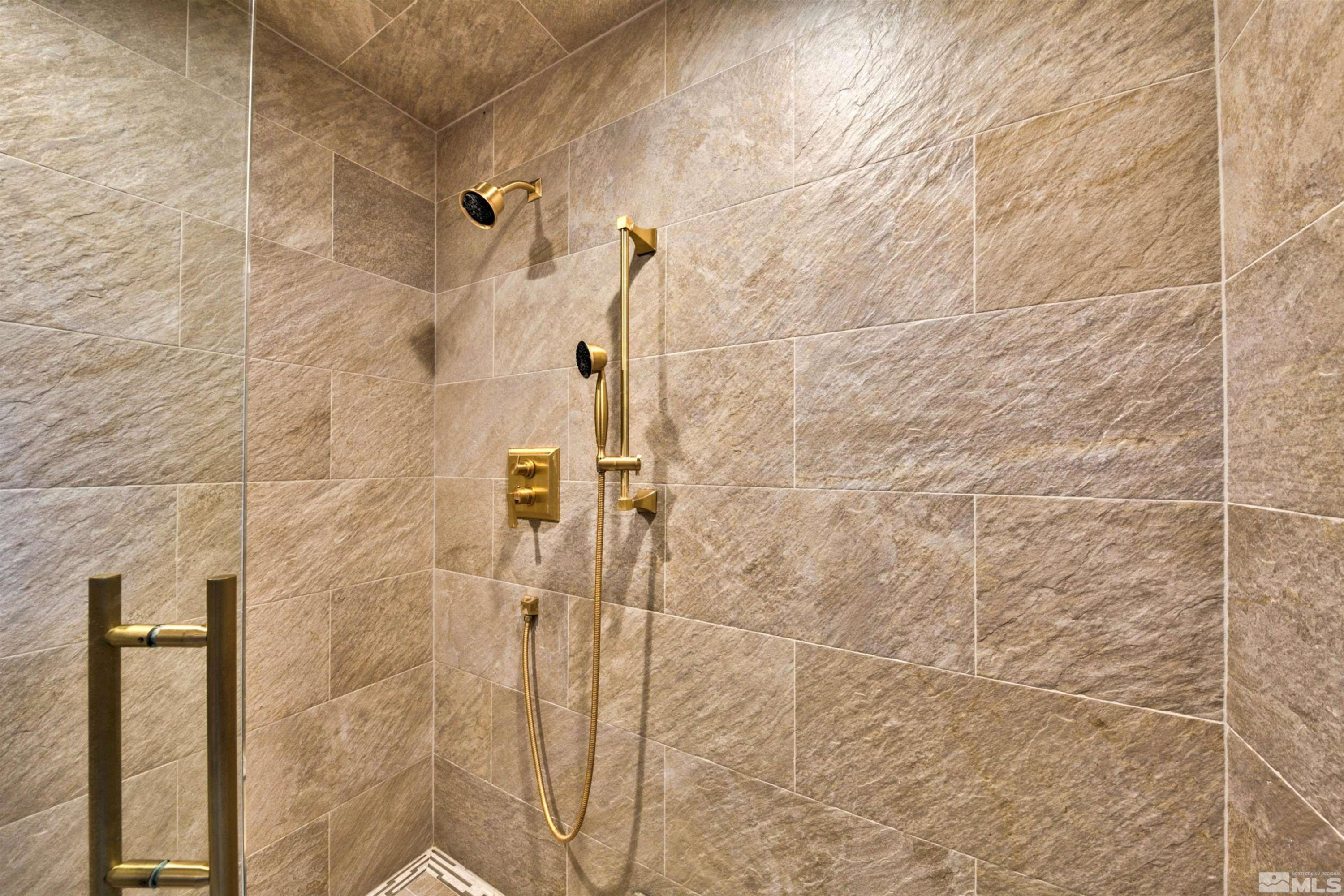 6545 Legend Vista