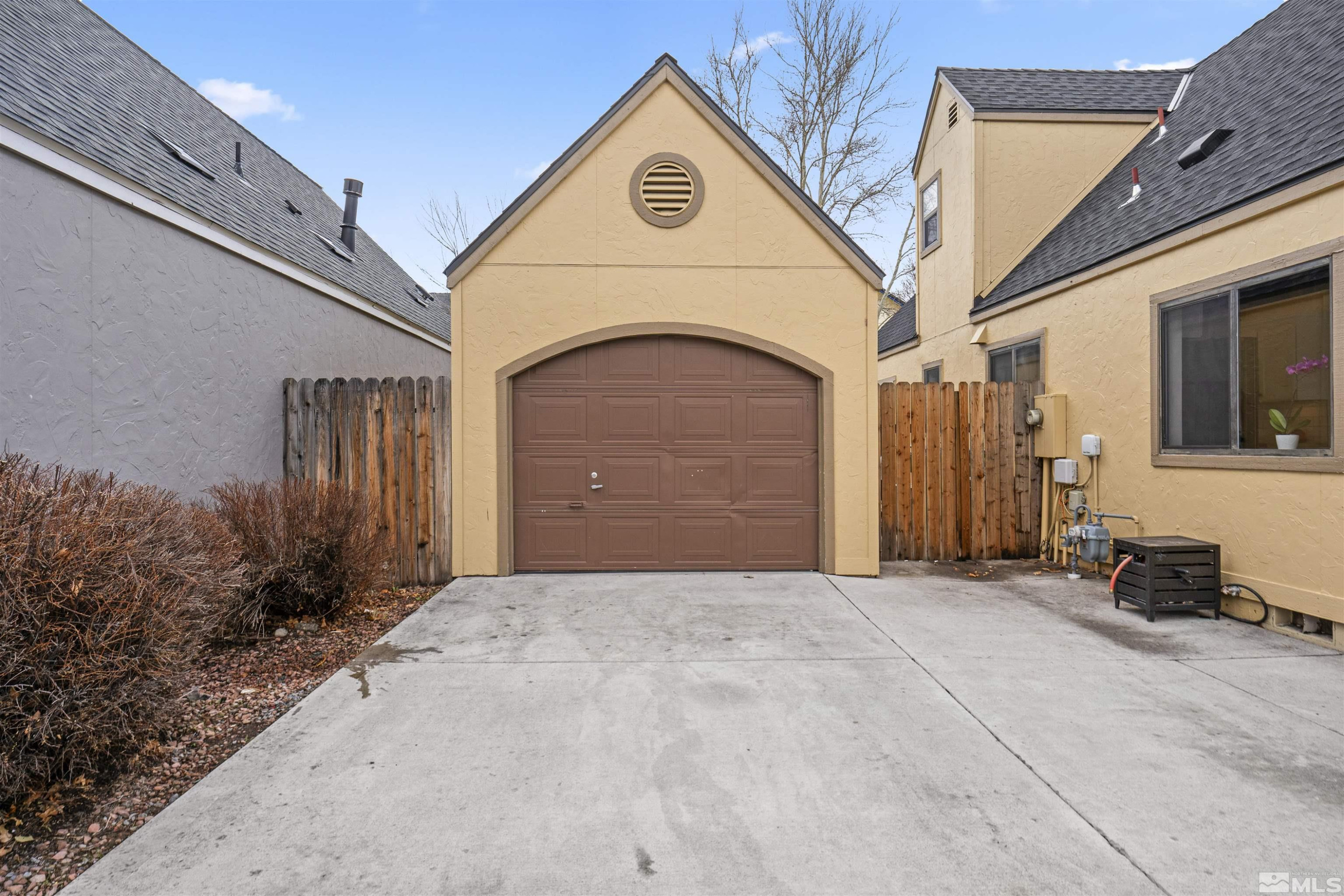8906 Dixon Lane