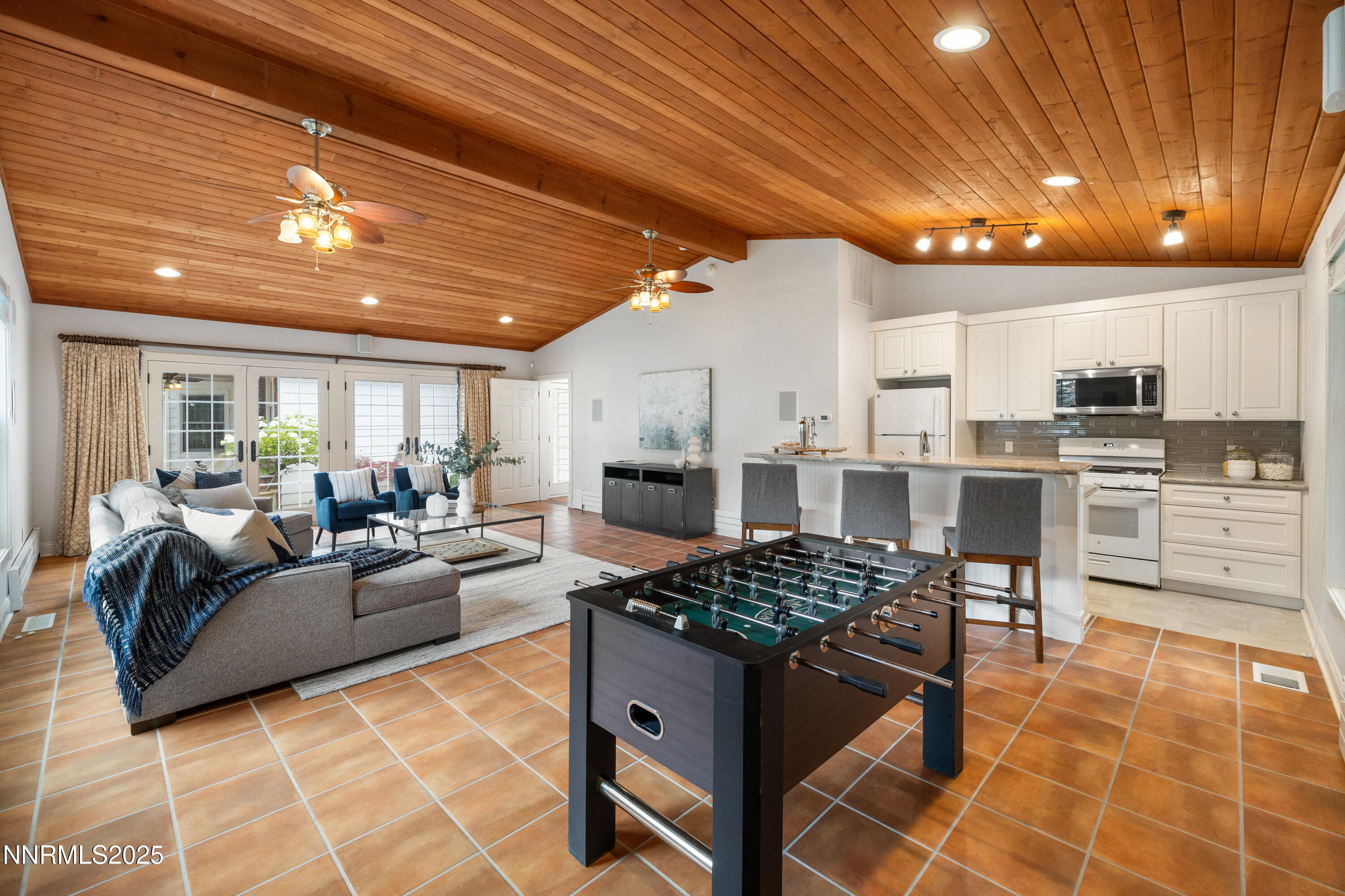 2230 Del Monte Lane