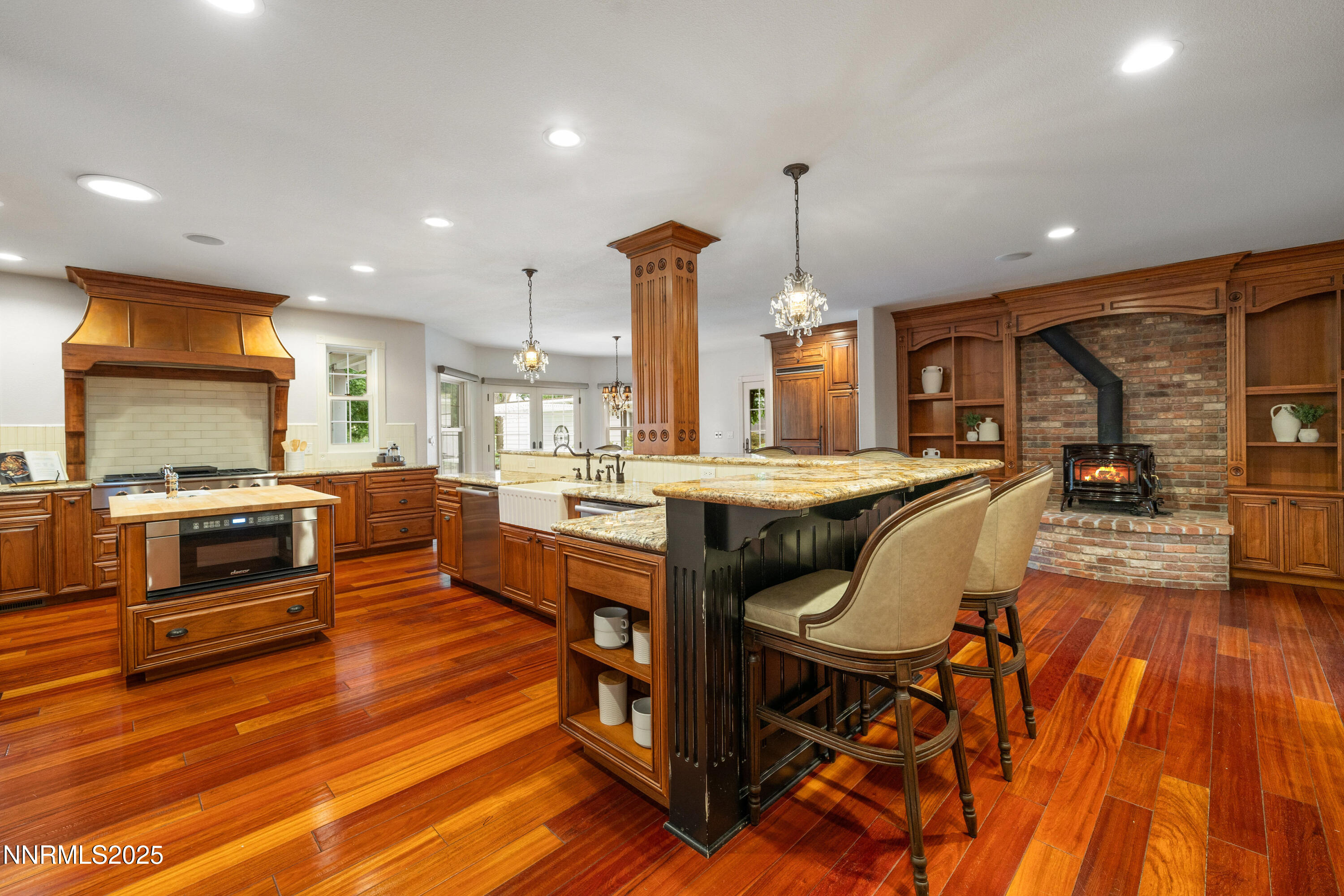 2230 Del Monte Lane
