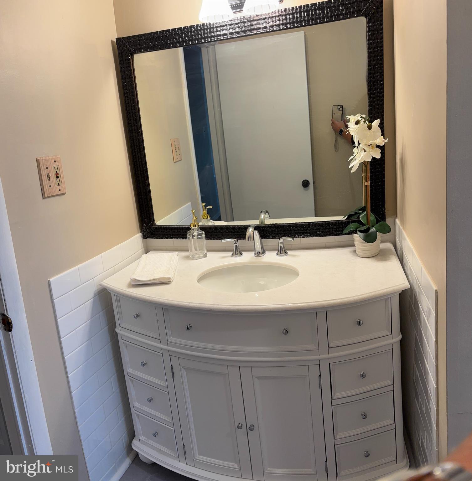 111 EAVES MILL RD