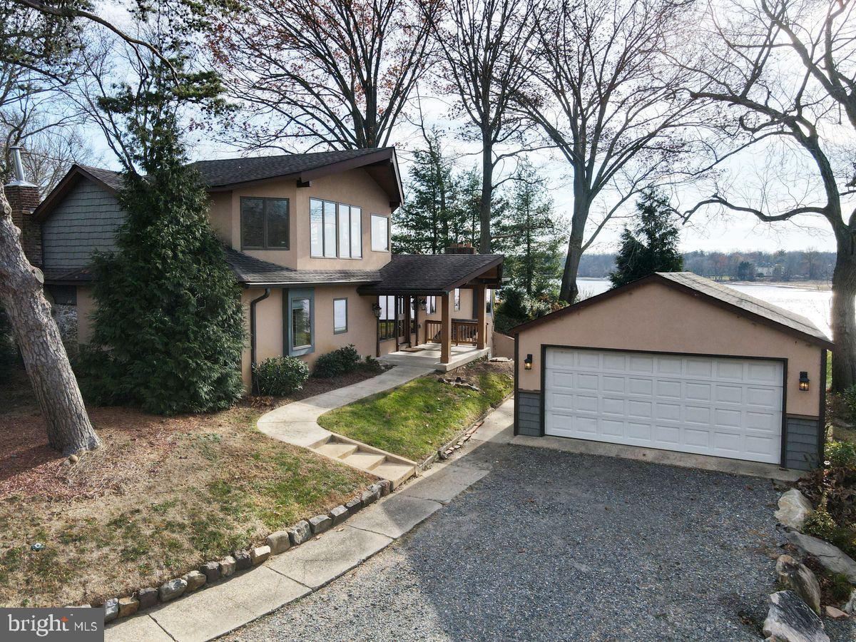 11 BEECHNUT LN