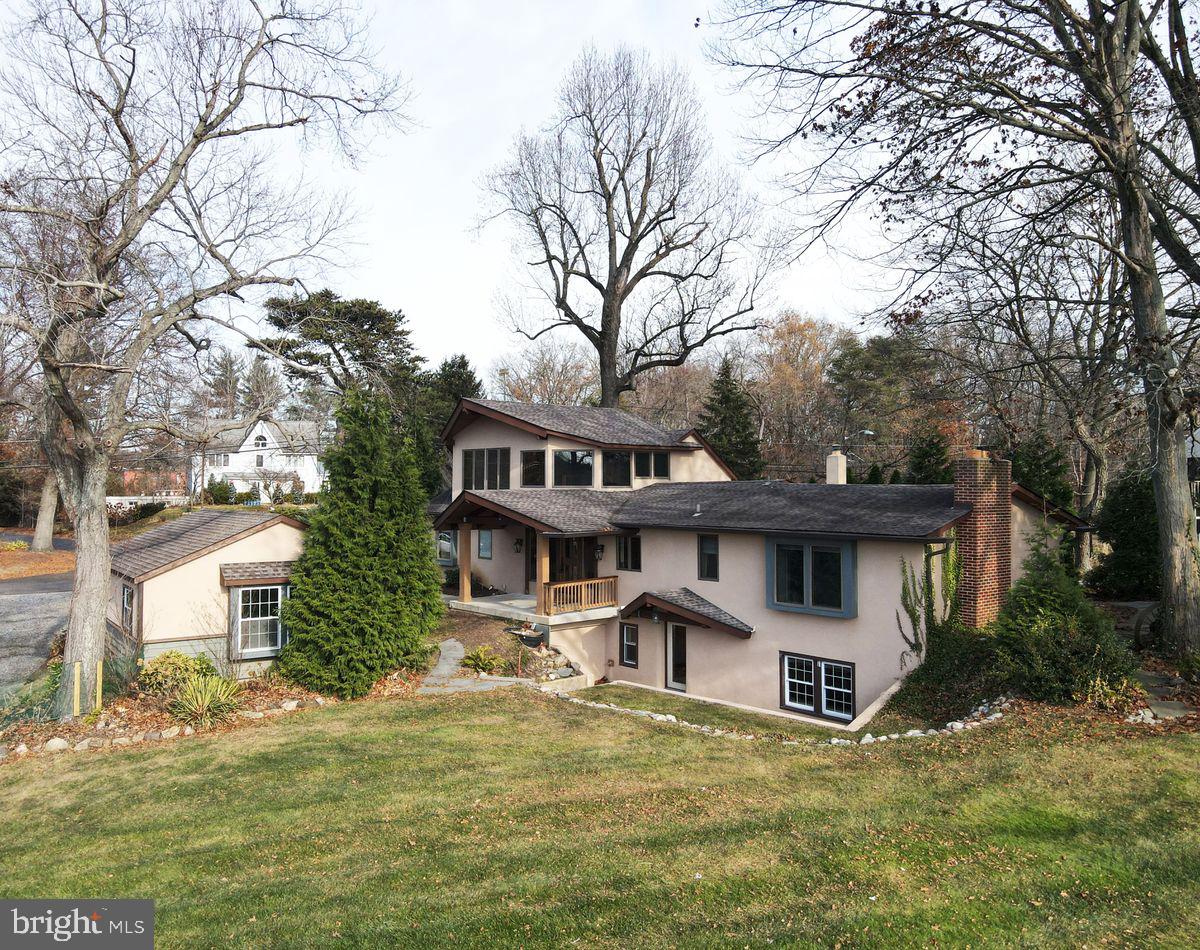 11 BEECHNUT LN