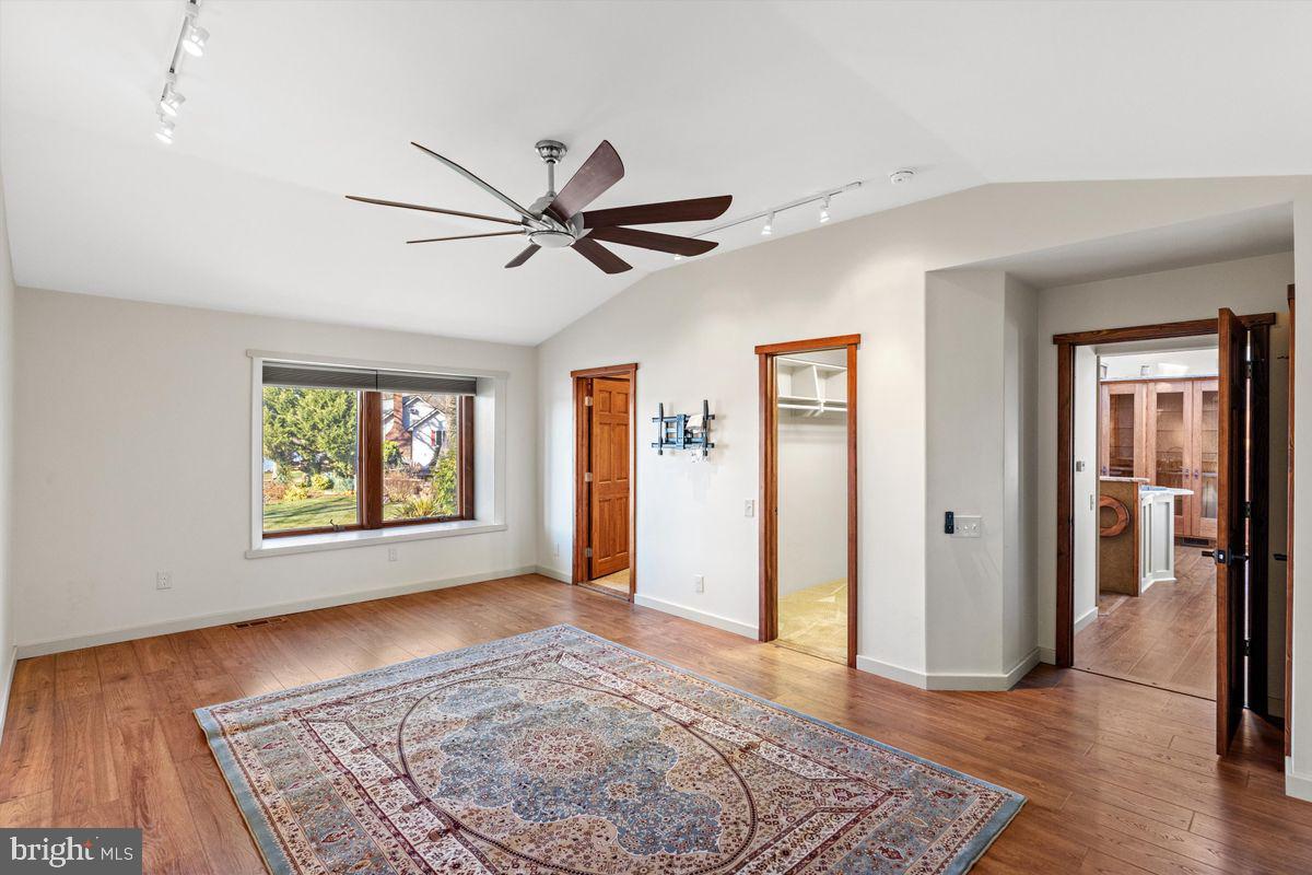 11 BEECHNUT LN