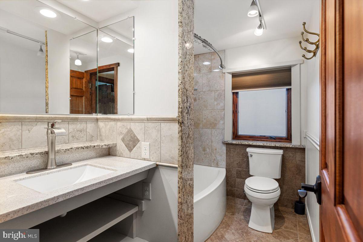 11 BEECHNUT LN