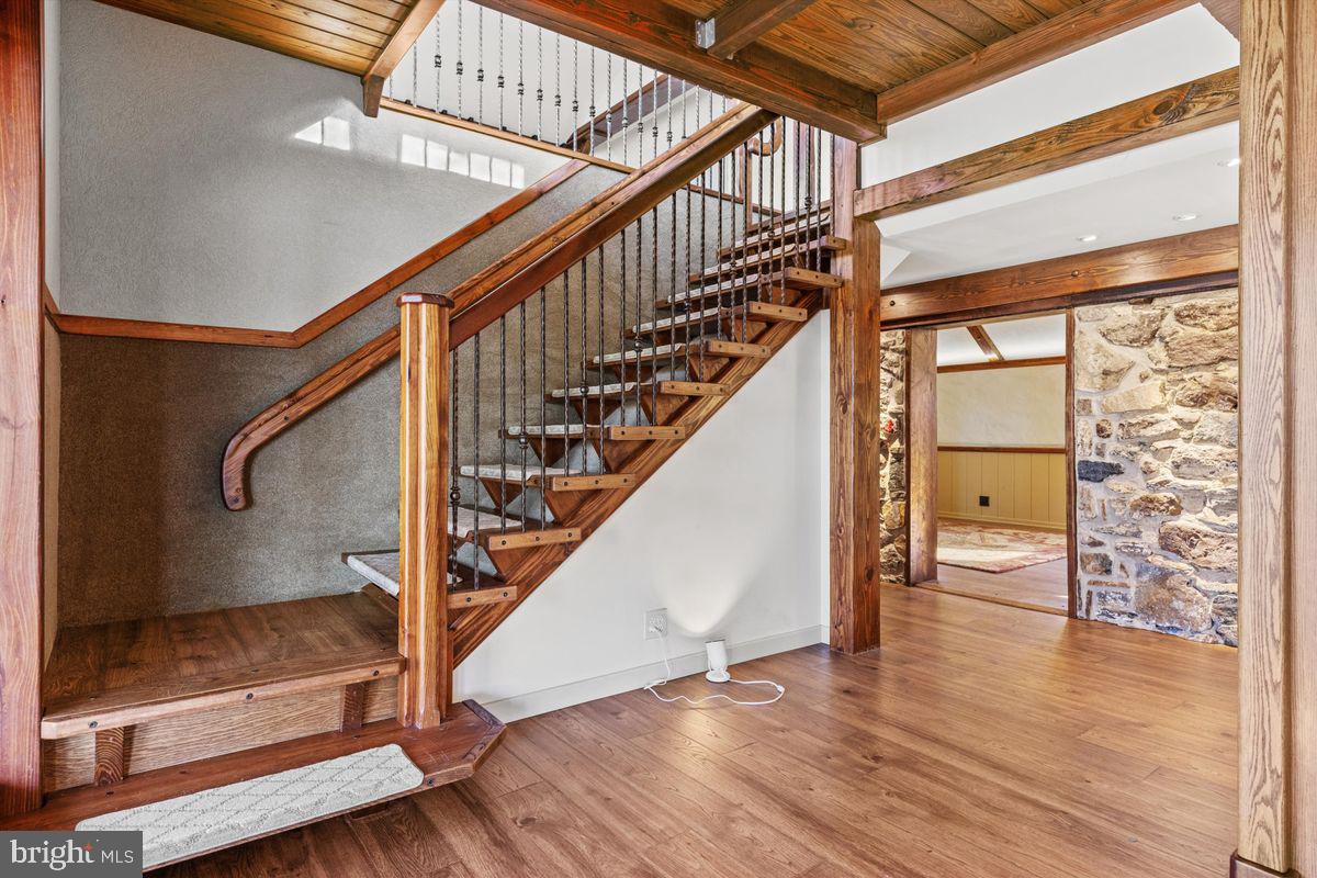 11 BEECHNUT LN