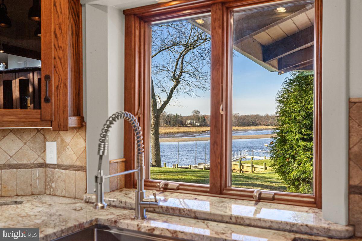 11 BEECHNUT LN